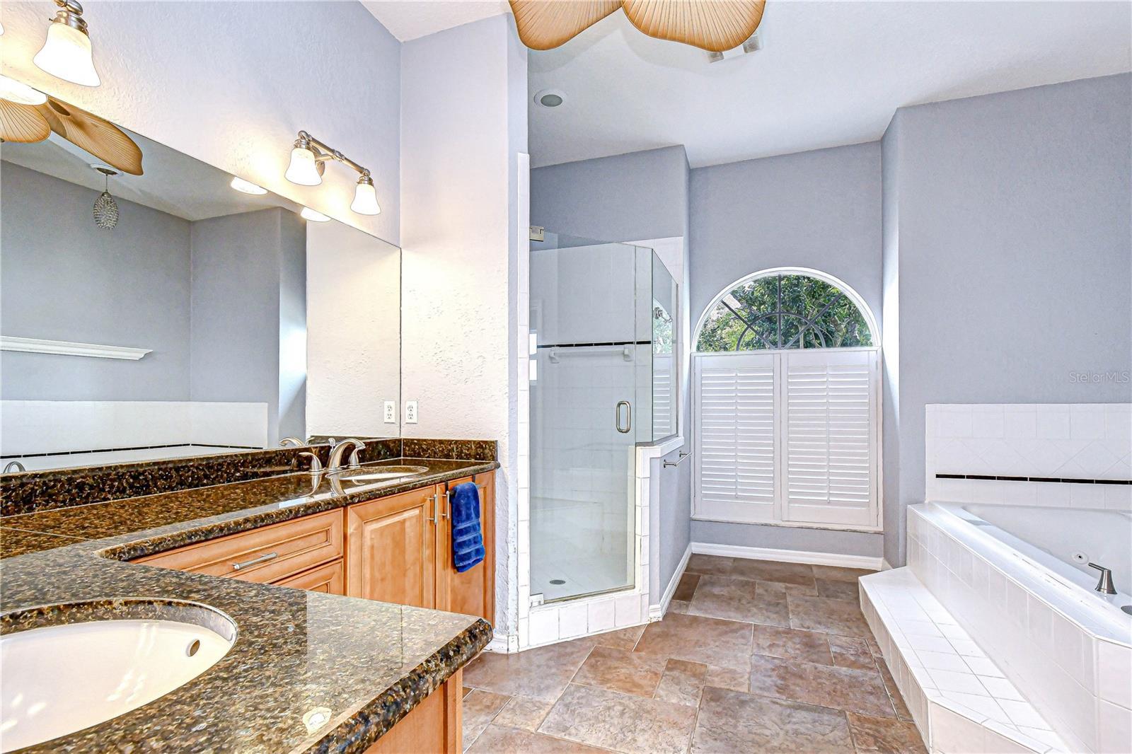 Image 18 of 41 For 5201 Laurel Pointe Drive