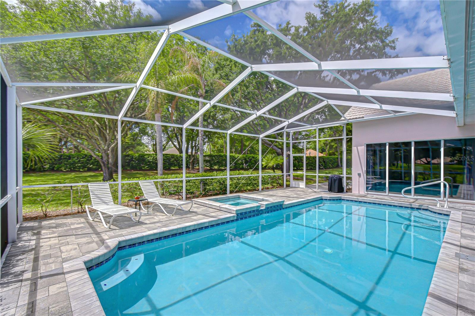 Image 27 of 41 For 5201 Laurel Pointe Drive