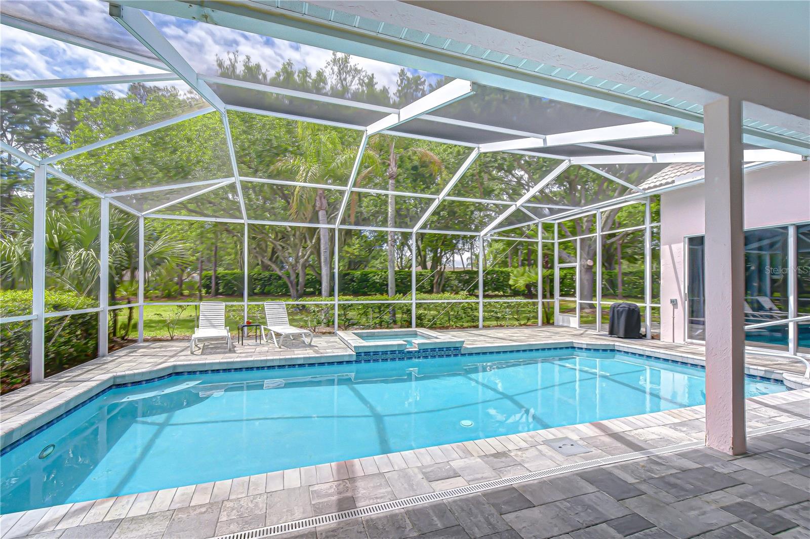 Image 29 of 41 For 5201 Laurel Pointe Drive