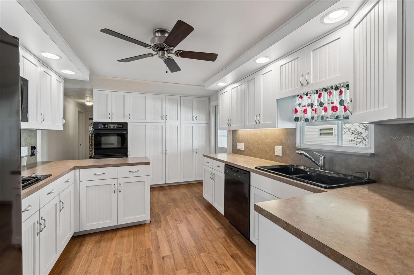 Image 12 of 69 For 12651 Seminole Boulevard 15i