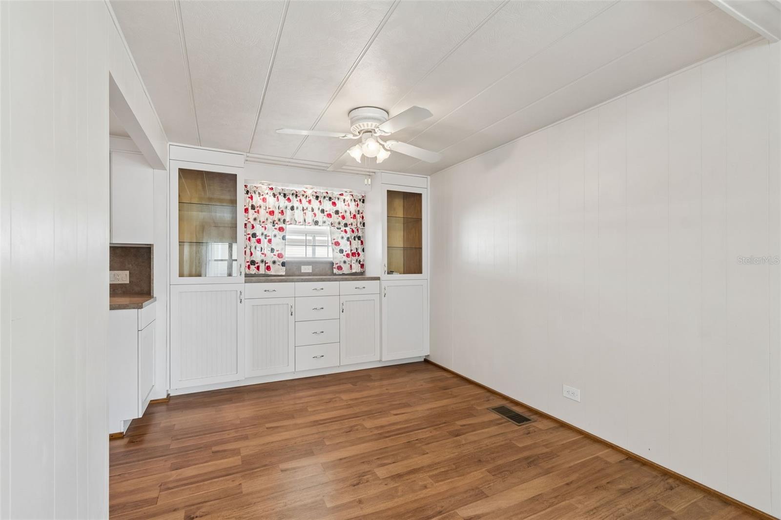 Image 14 of 69 For 12651 Seminole Boulevard 15i