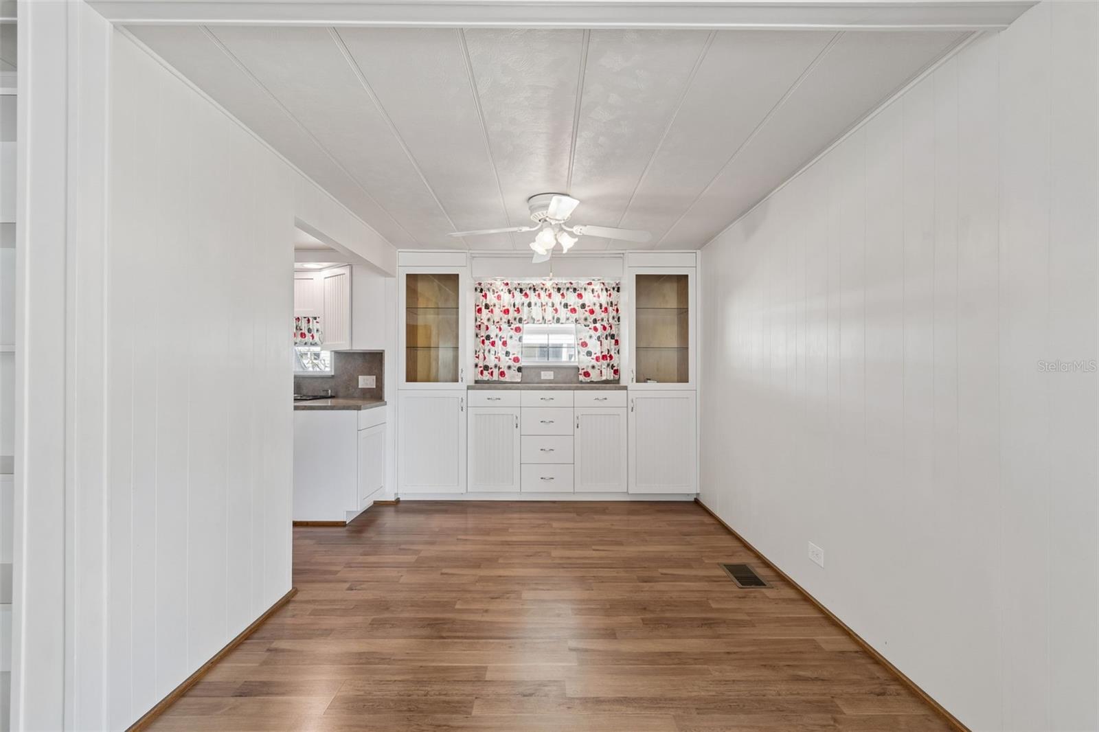 Image 15 of 69 For 12651 Seminole Boulevard 15i