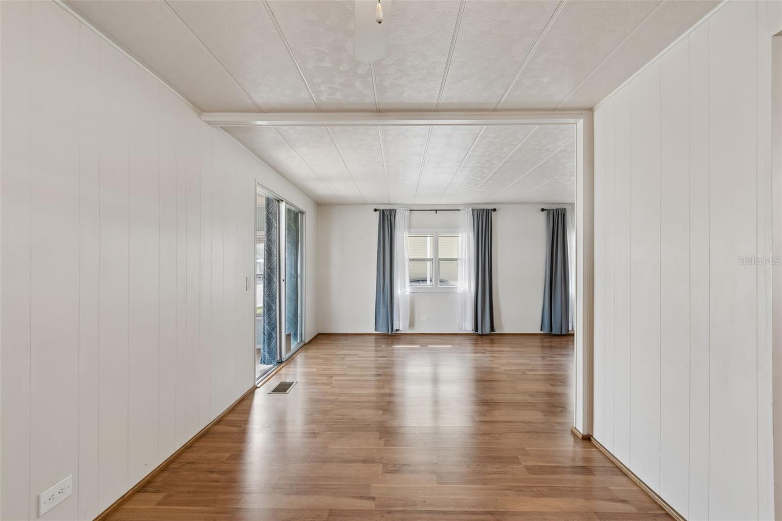 Image 16 of 69 For 12651 Seminole Boulevard 15i