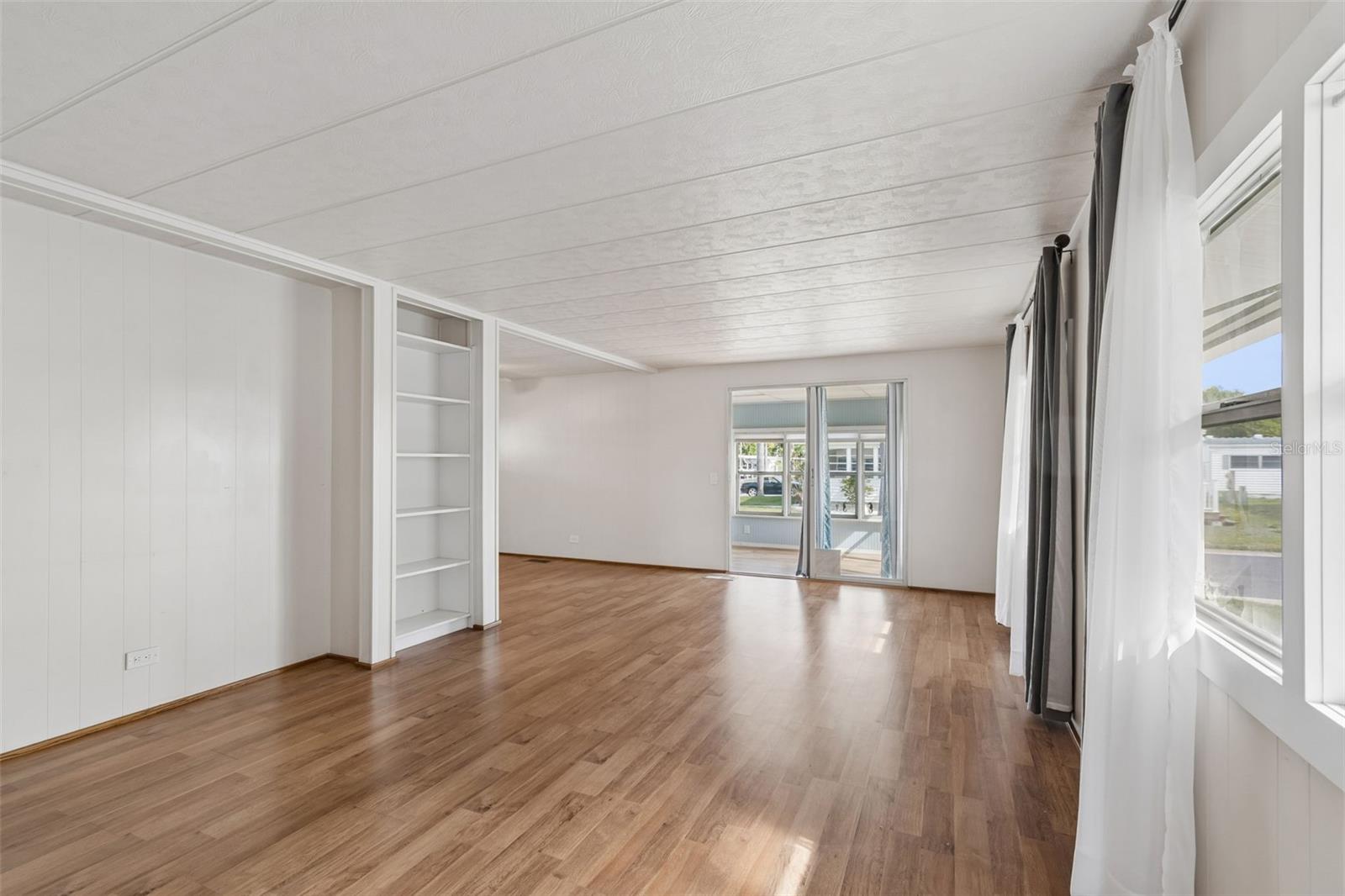 Image 20 of 69 For 12651 Seminole Boulevard 15i