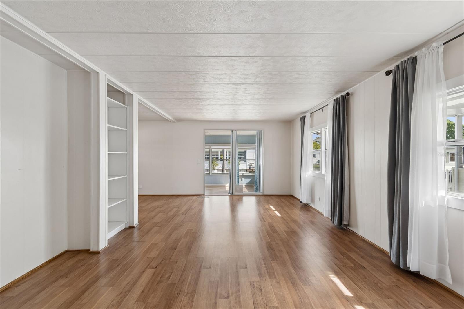 Image 21 of 69 For 12651 Seminole Boulevard 15i