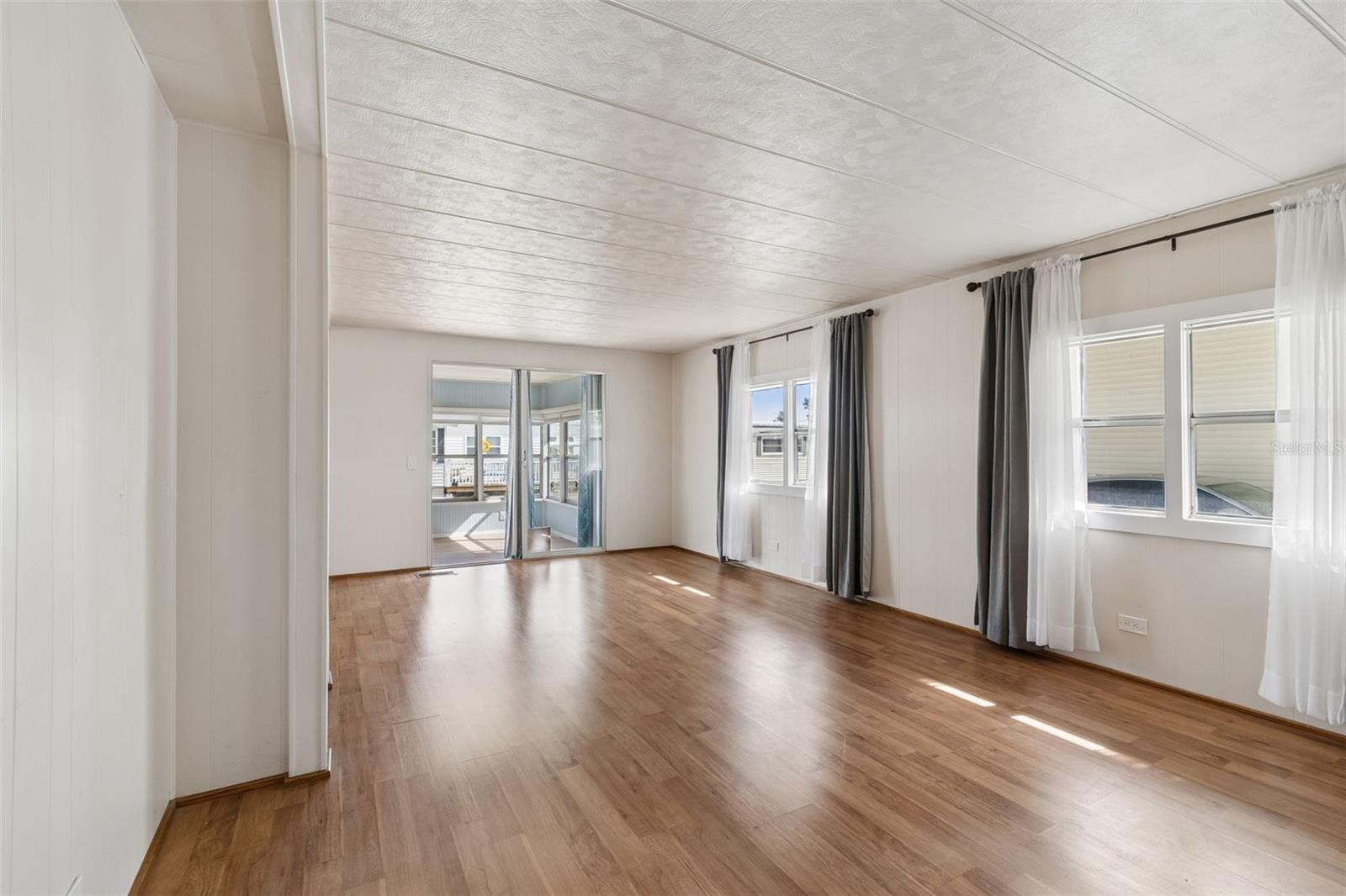 Image 22 of 69 For 12651 Seminole Boulevard 15i