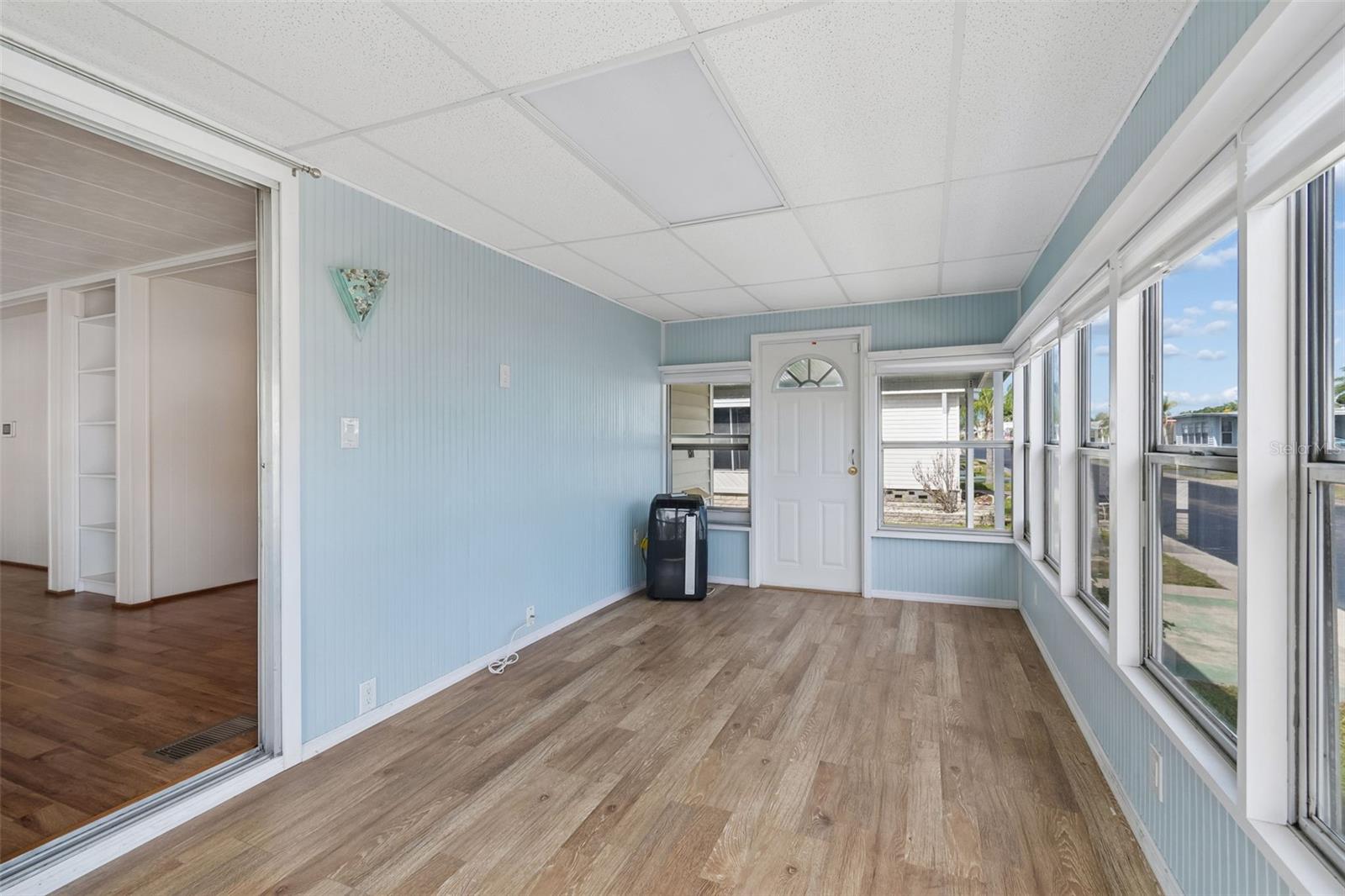 Image 24 of 69 For 12651 Seminole Boulevard 15i