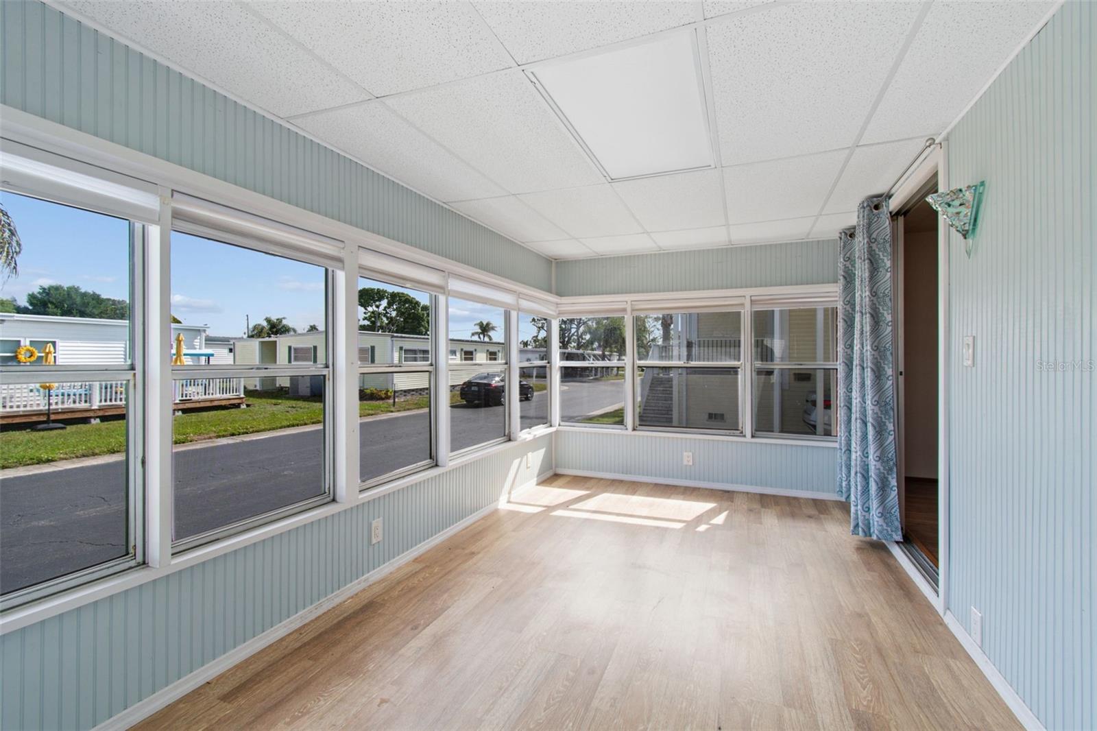 Image 27 of 69 For 12651 Seminole Boulevard 15i