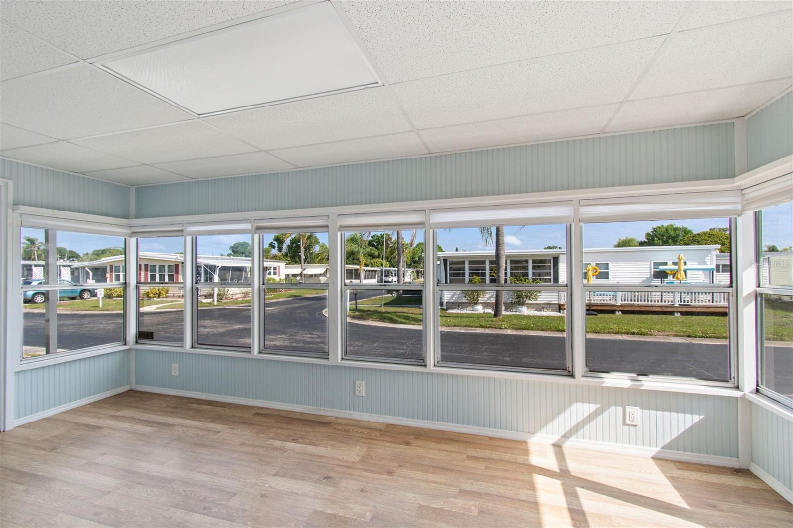 Image 29 of 69 For 12651 Seminole Boulevard 15i