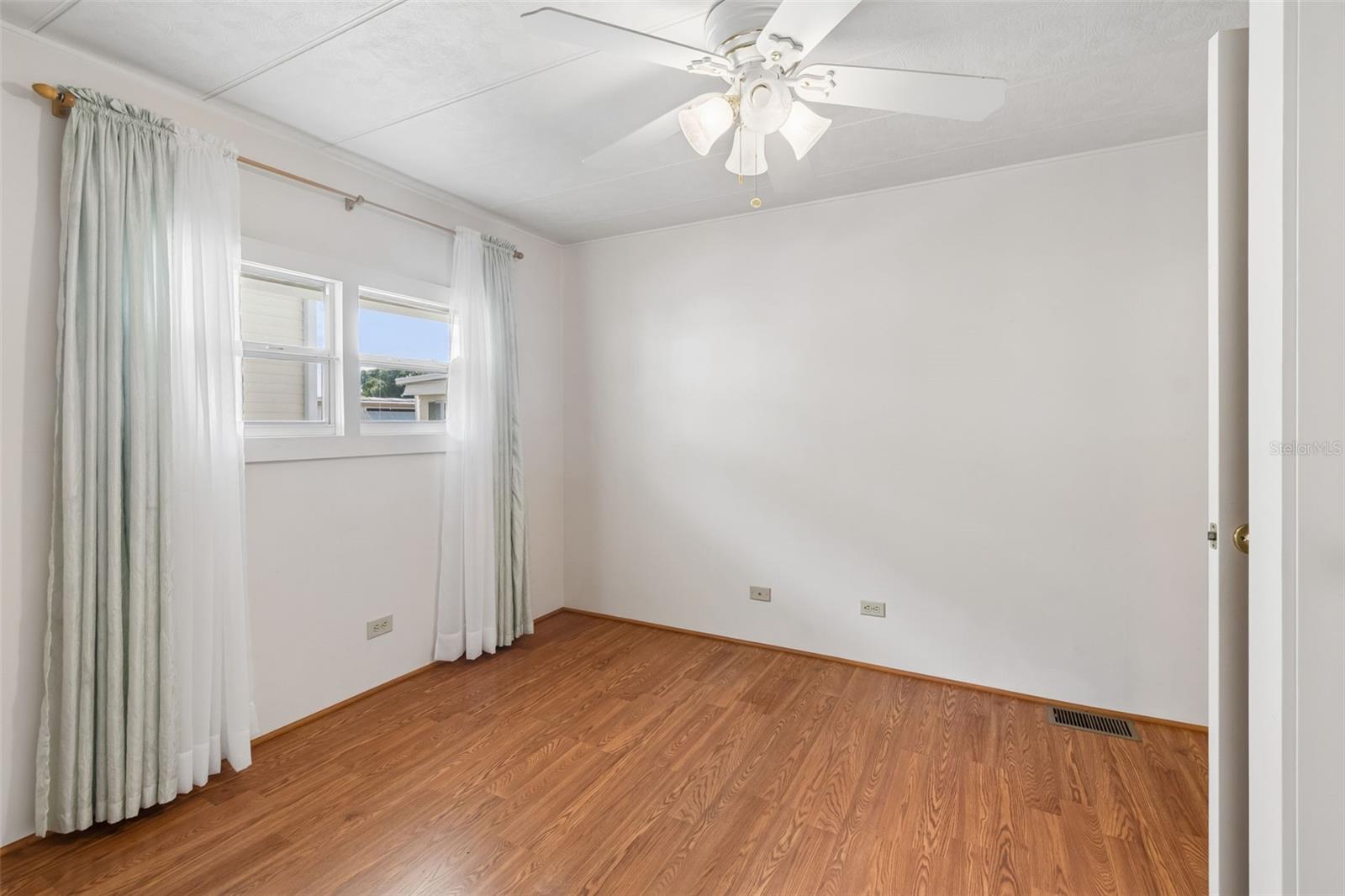 Image 33 of 69 For 12651 Seminole Boulevard 15i