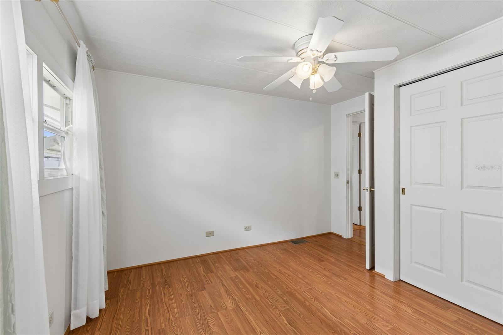 Image 35 of 69 For 12651 Seminole Boulevard 15i