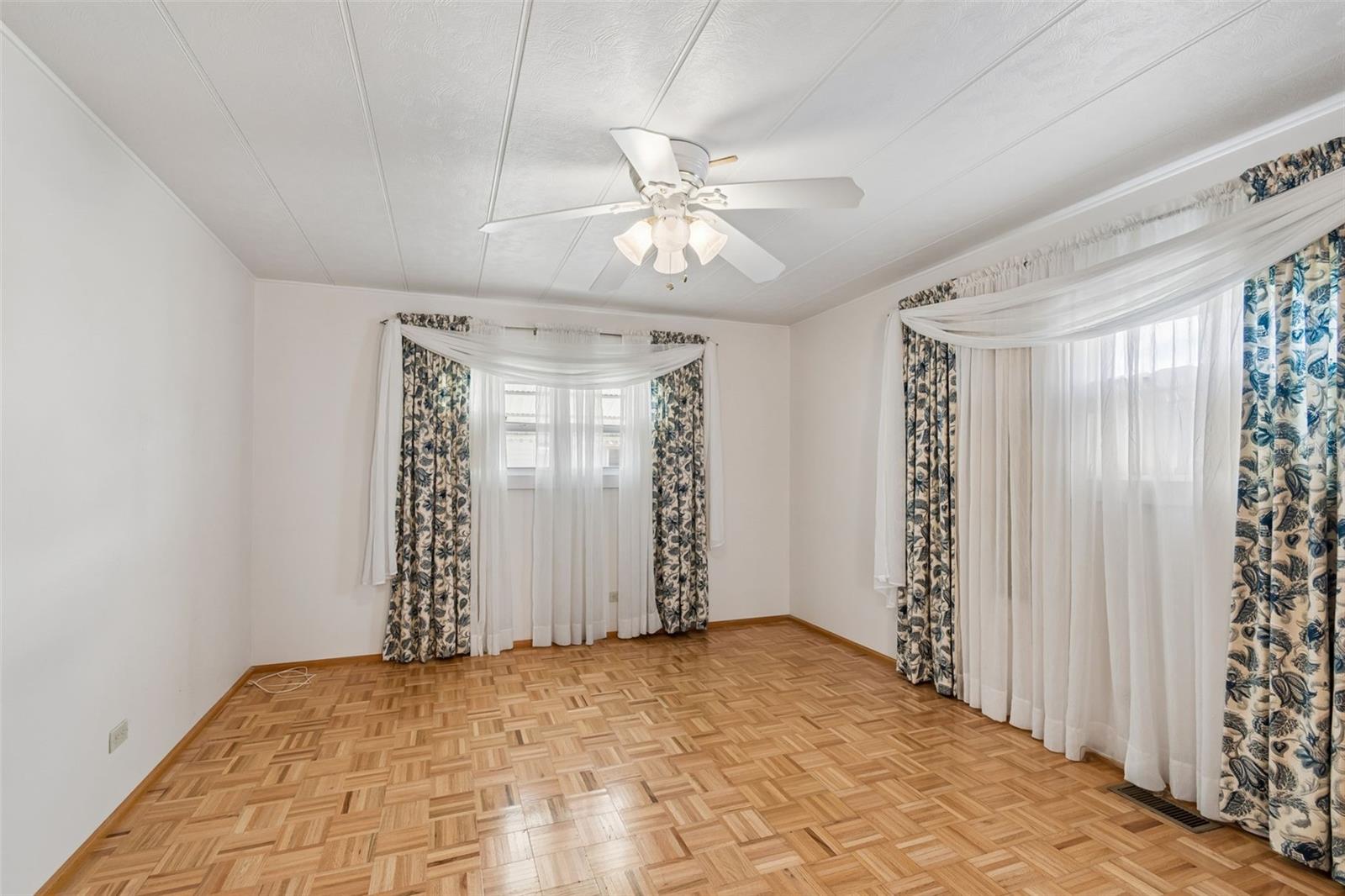 Image 38 of 69 For 12651 Seminole Boulevard 15i