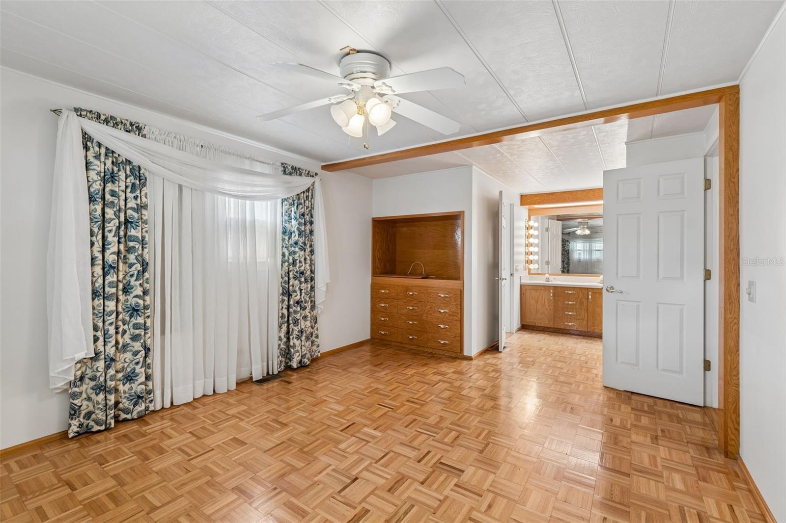 Image 40 of 69 For 12651 Seminole Boulevard 15i