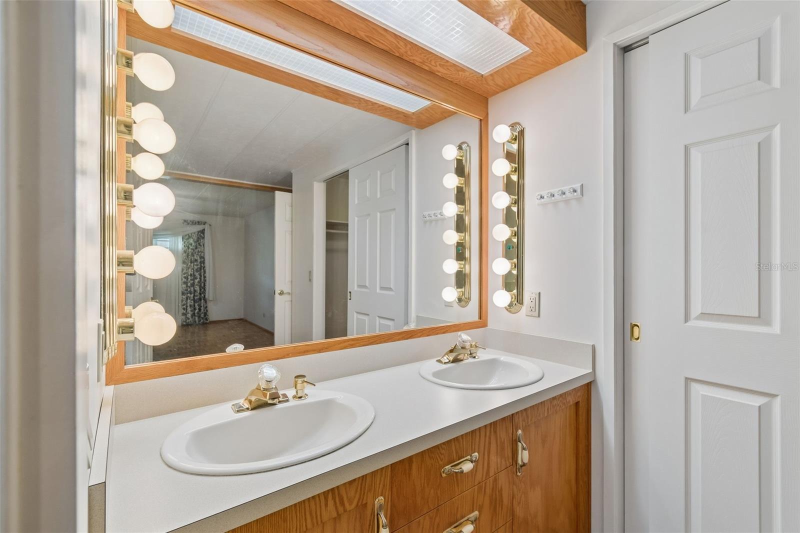 Image 43 of 69 For 12651 Seminole Boulevard 15i