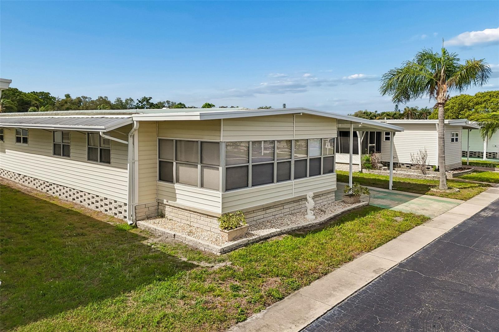 Image 47 of 69 For 12651 Seminole Boulevard 15i