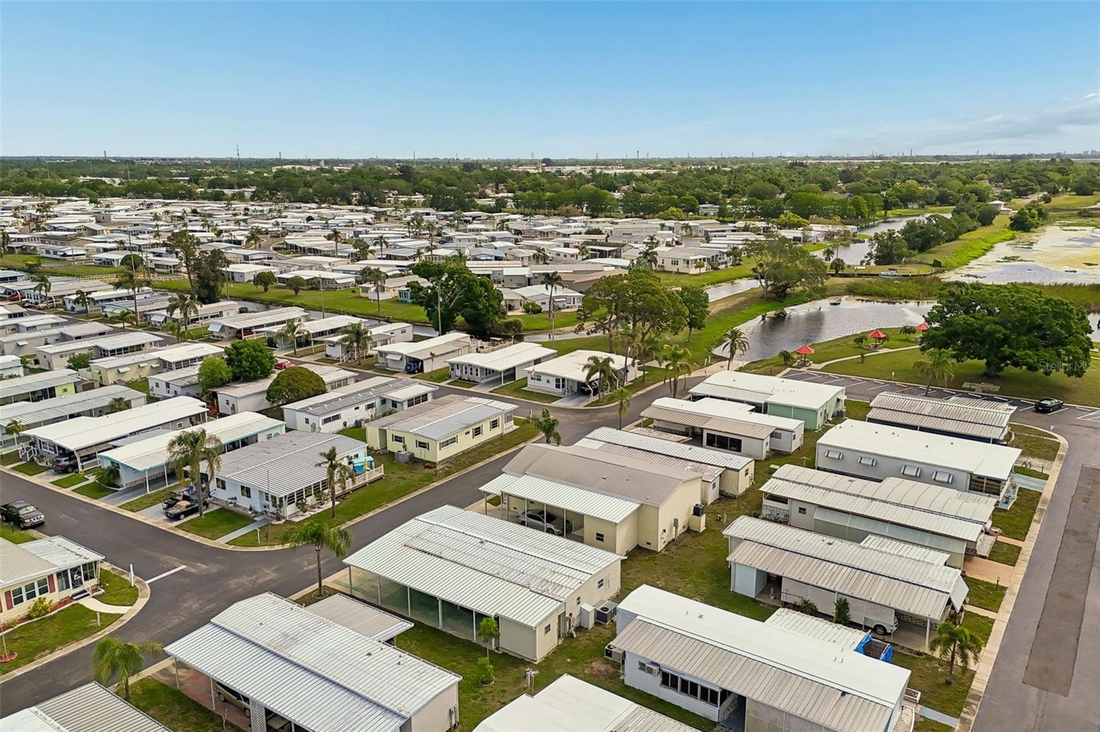 Image 52 of 69 For 12651 Seminole Boulevard 15i