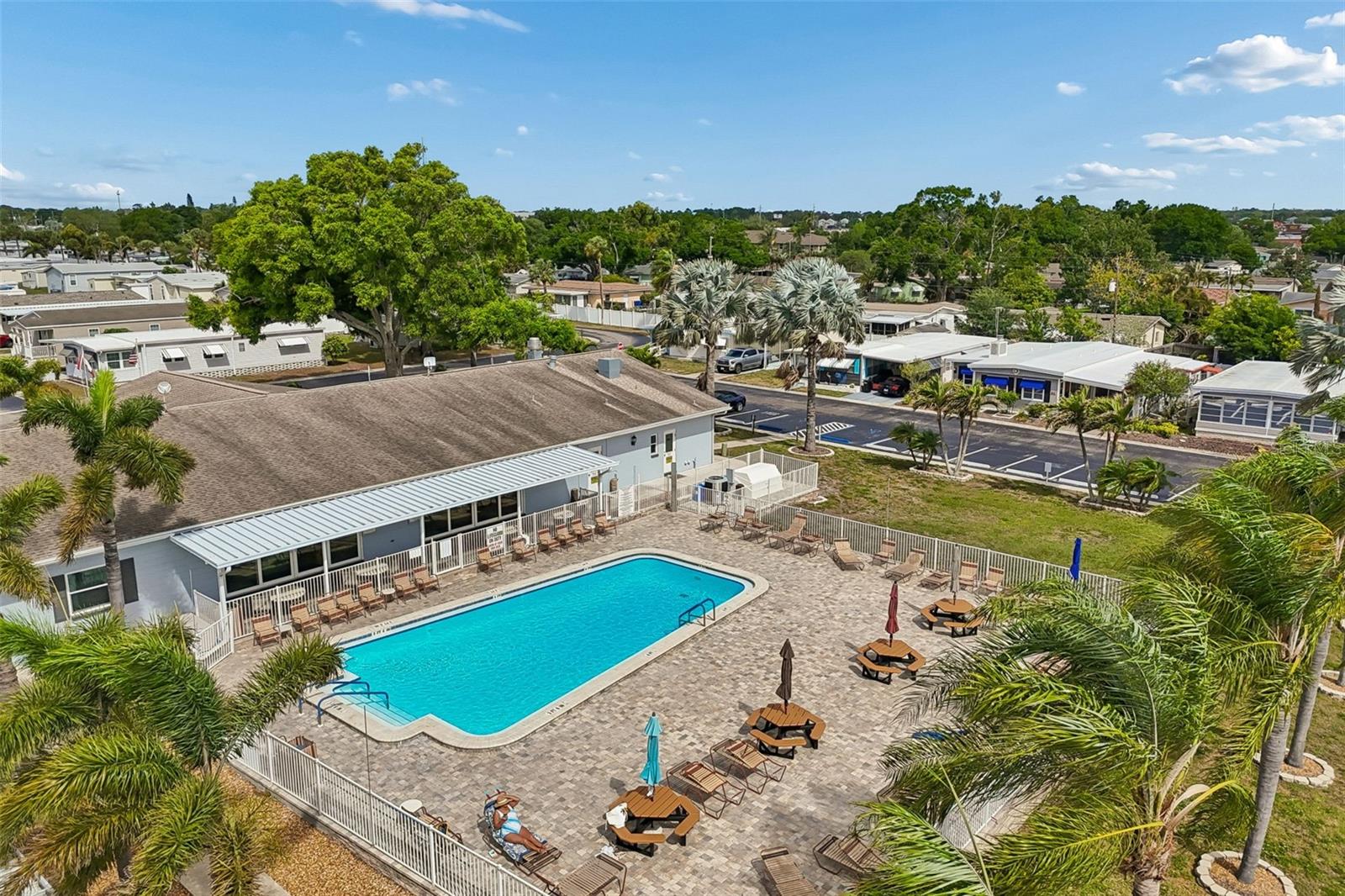 Image 58 of 69 For 12651 Seminole Boulevard 15i