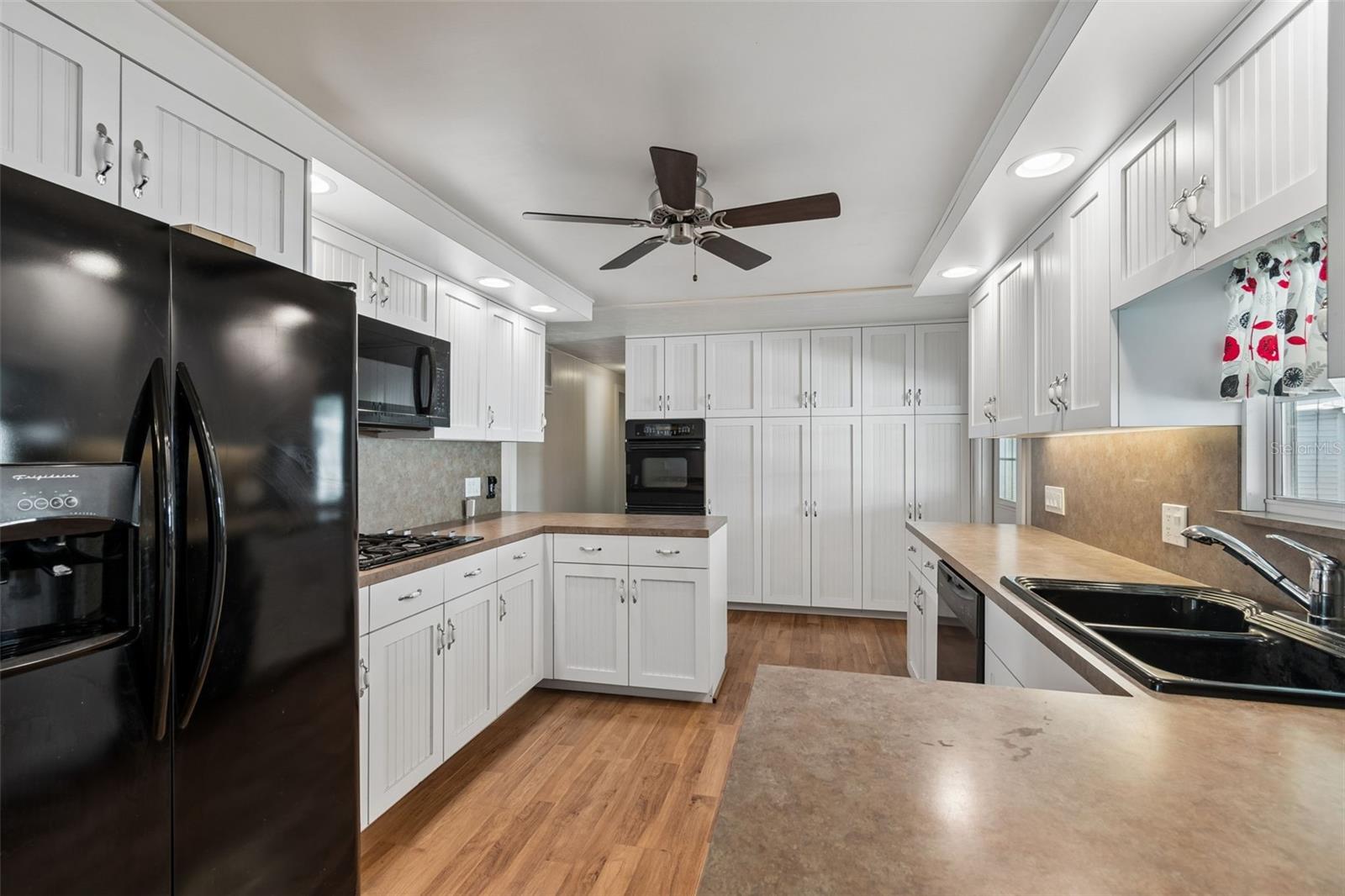 Image 9 of 69 For 12651 Seminole Boulevard 15i