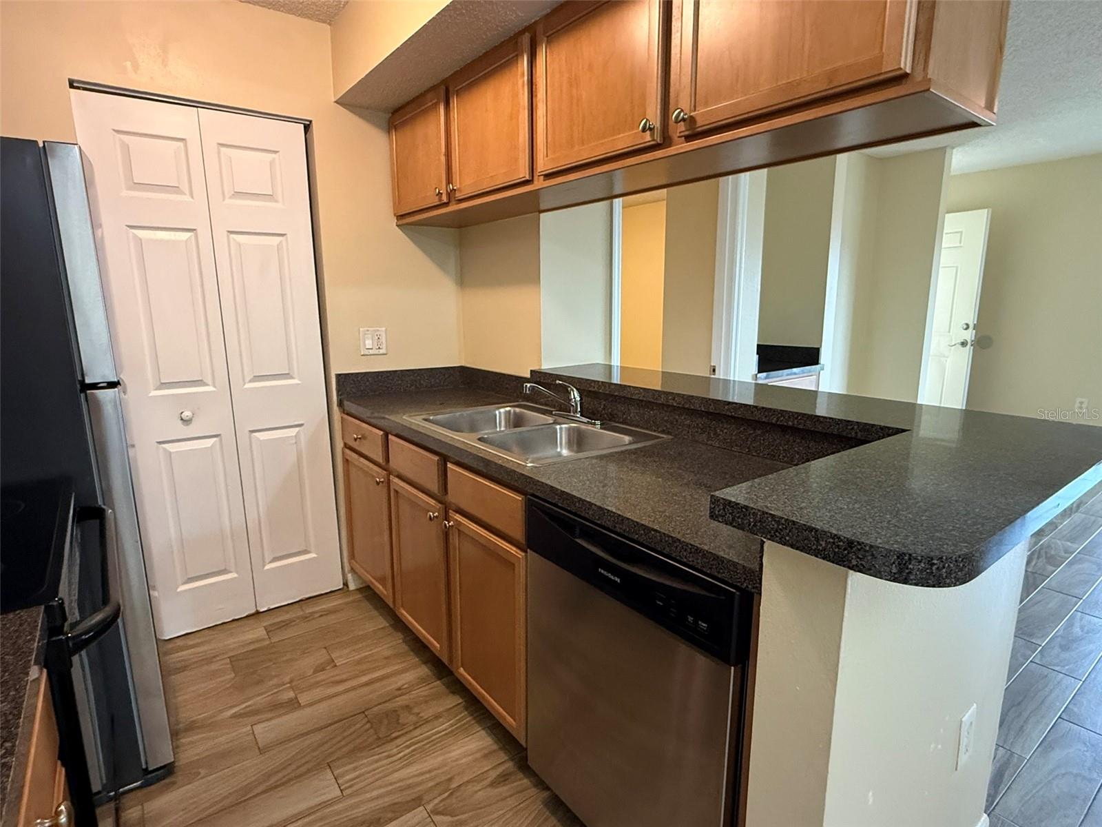 Image 21 of 29 For 221 Lake Brook Circle 203