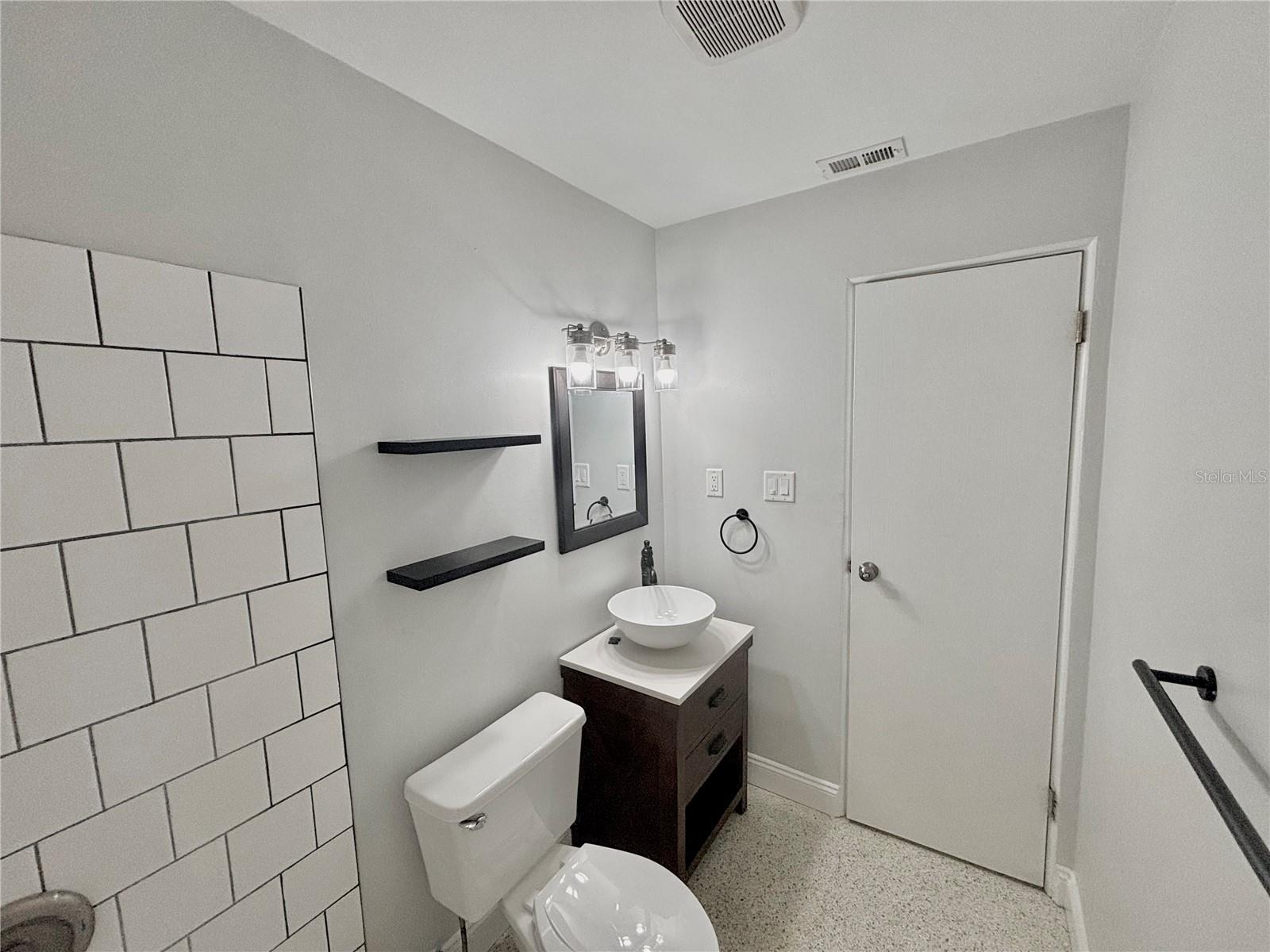 Image 15 of 18 For 2035 36th Avenue N