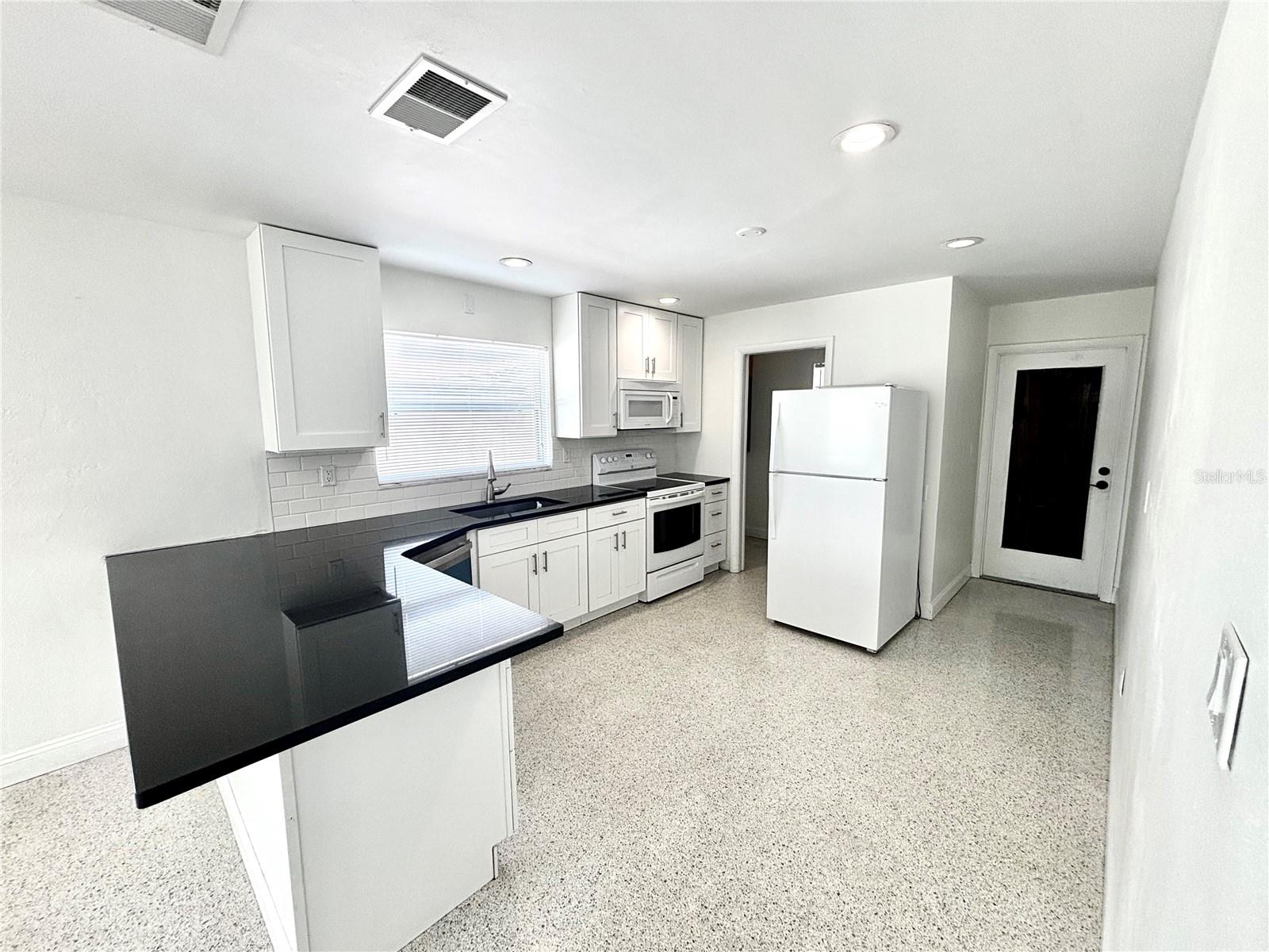 Image 6 of 18 For 2035 36th Avenue N