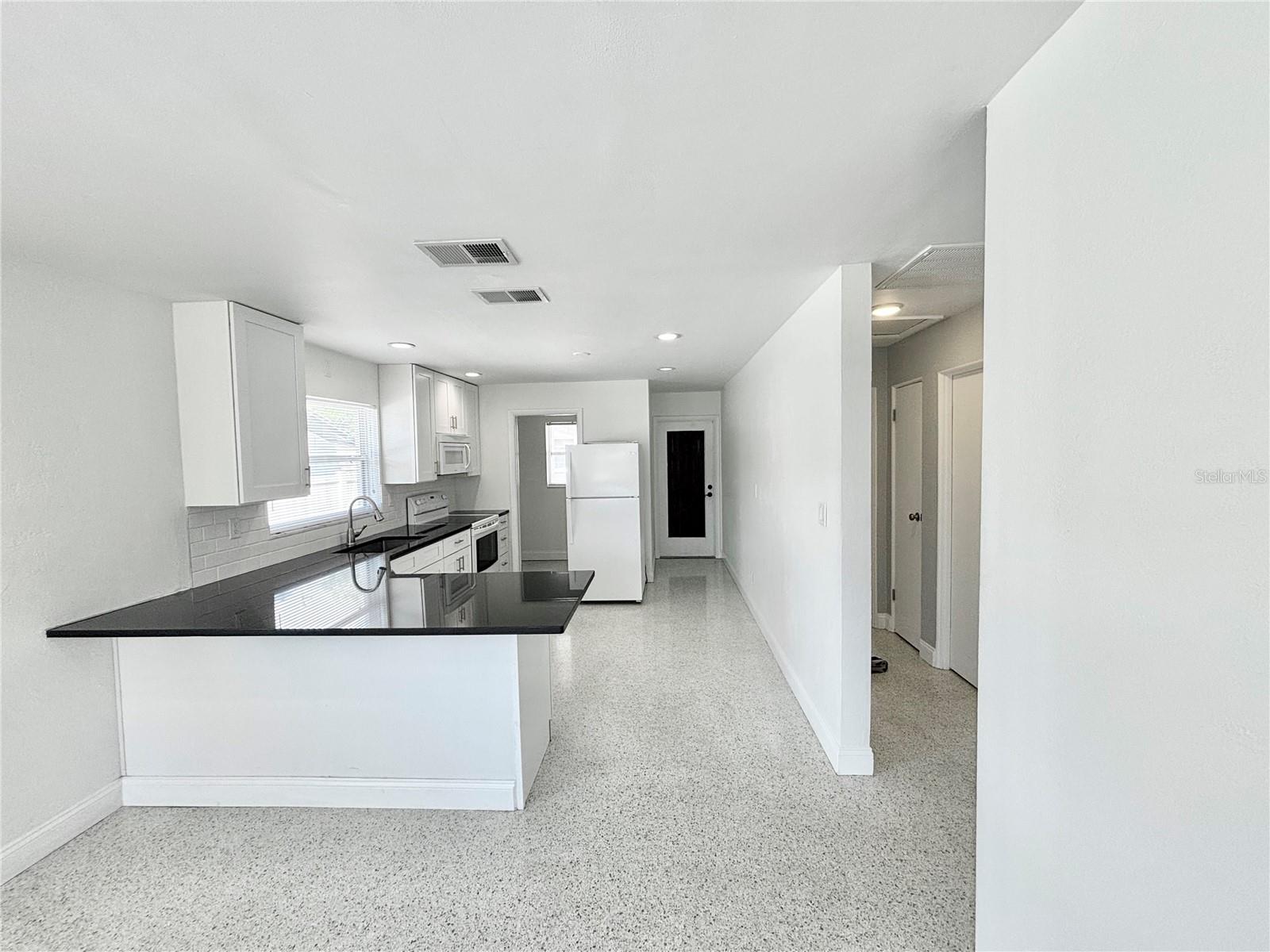 Image 8 of 18 For 2035 36th Avenue N