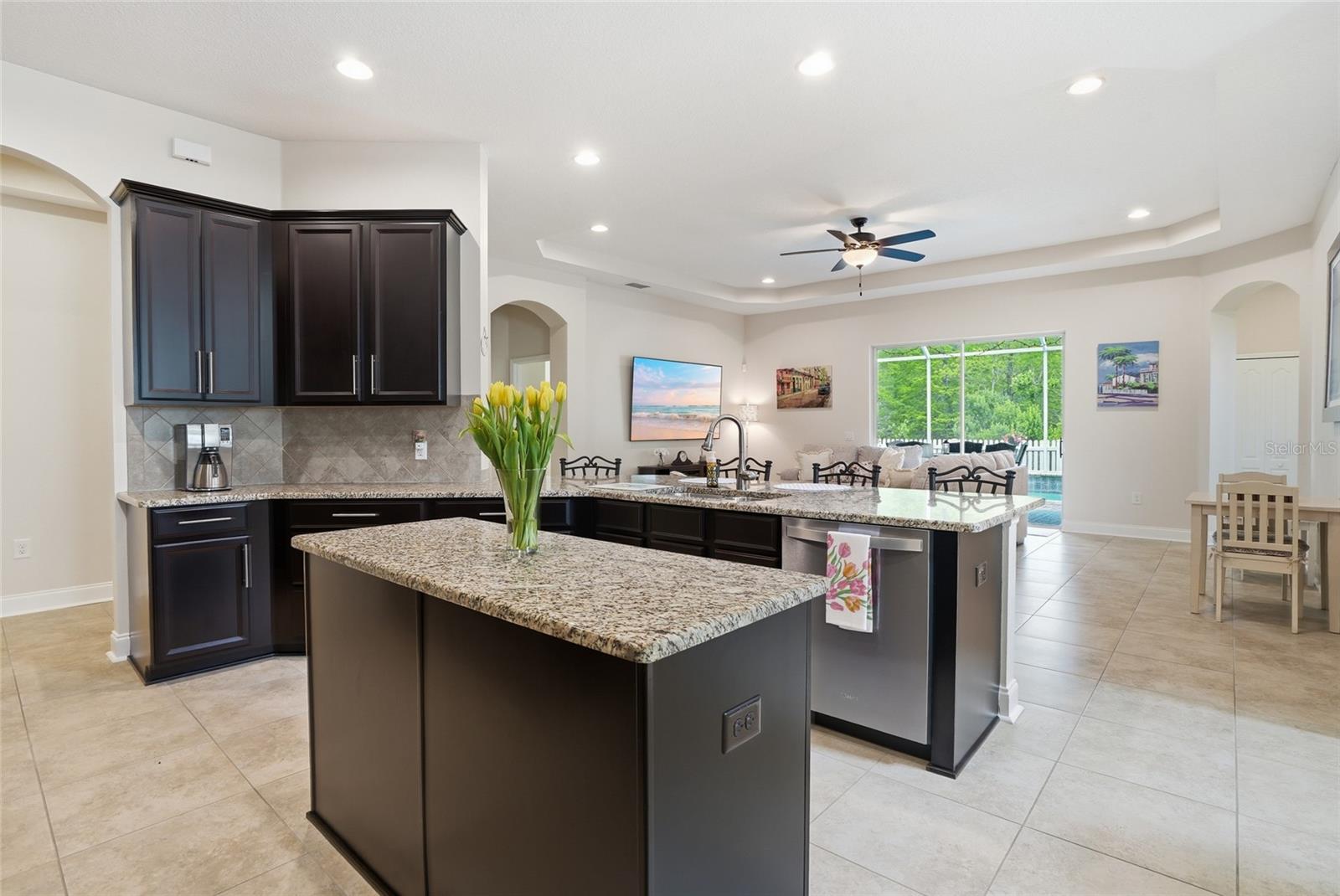 Listing photo id 11 for 4079 Windcrest Drive