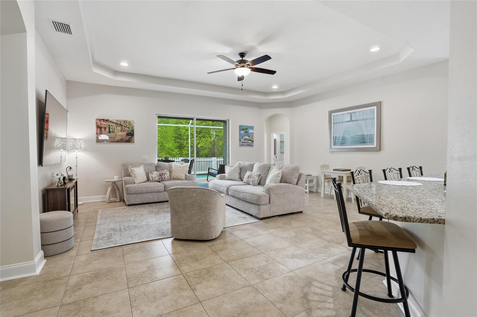 Listing photo id 13 for 4079 Windcrest Drive