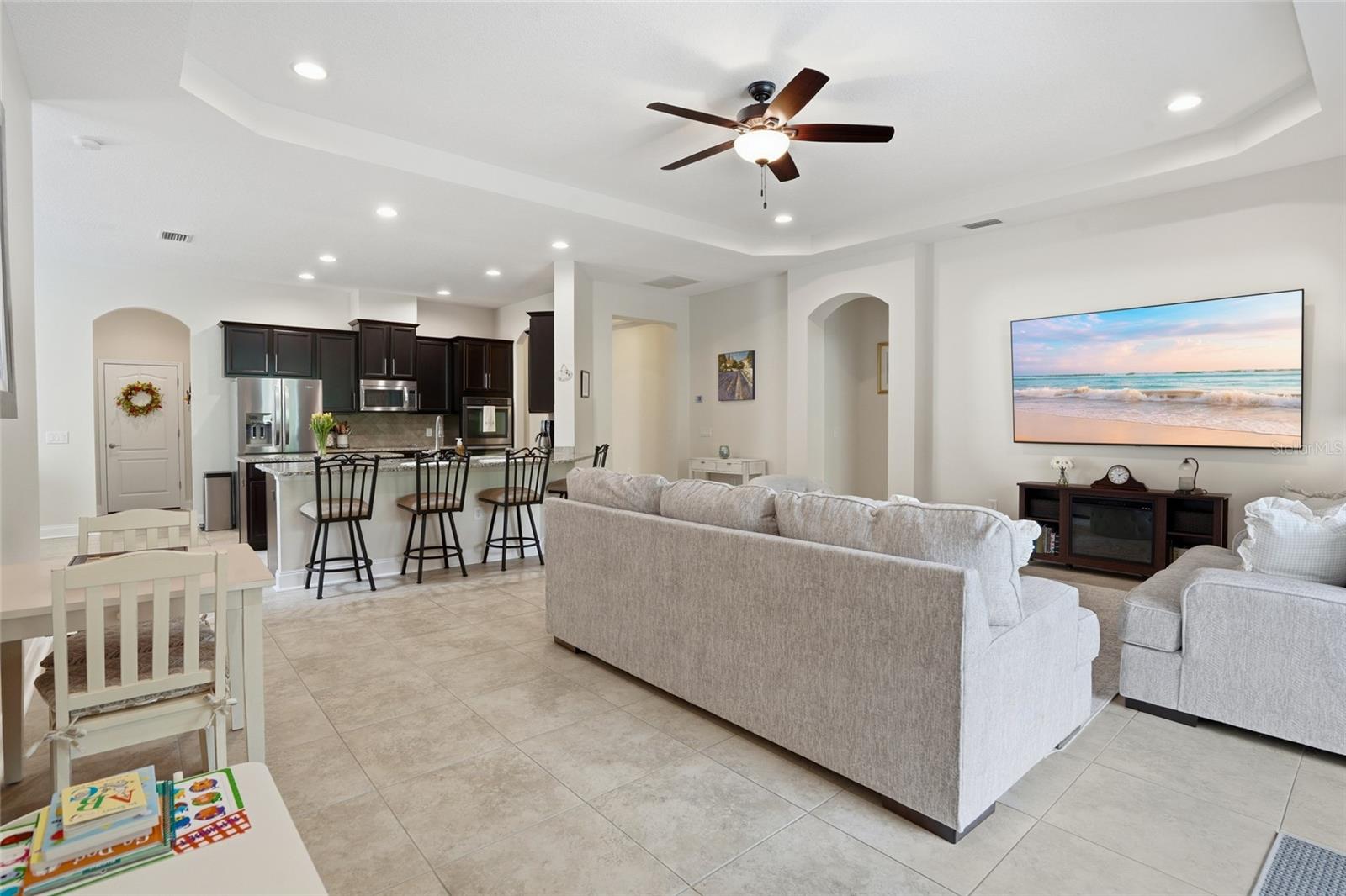 Listing photo id 14 for 4079 Windcrest Drive