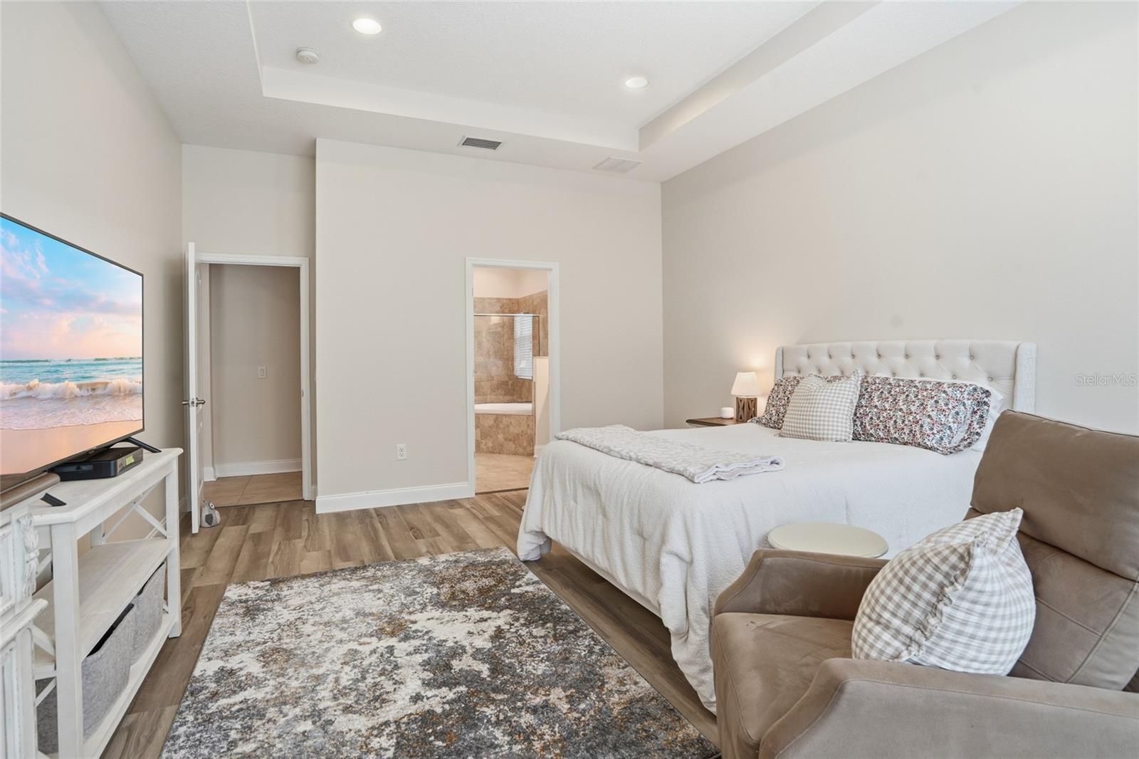 Listing photo id 17 for 4079 Windcrest Drive