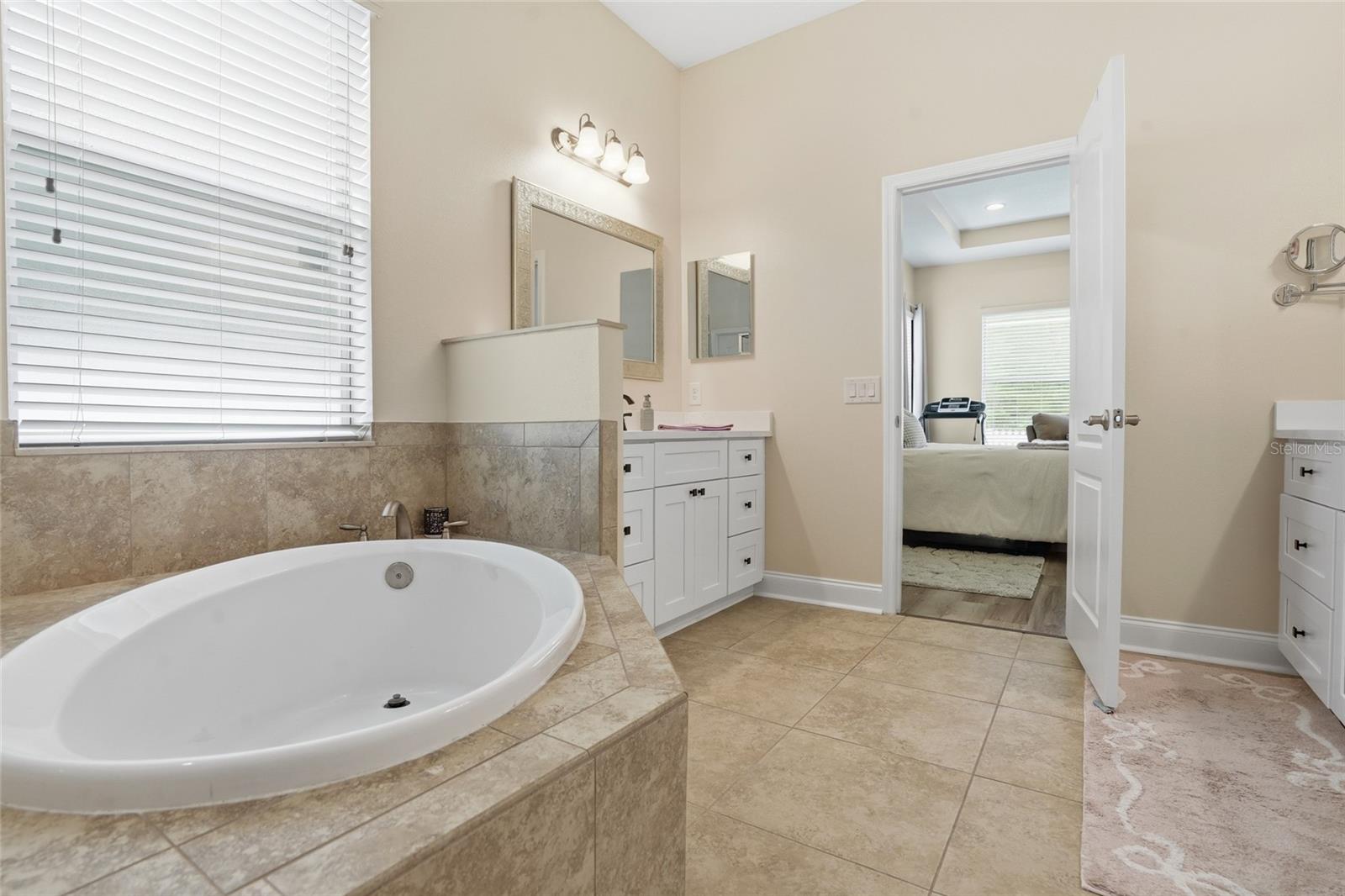 Listing photo id 21 for 4079 Windcrest Drive