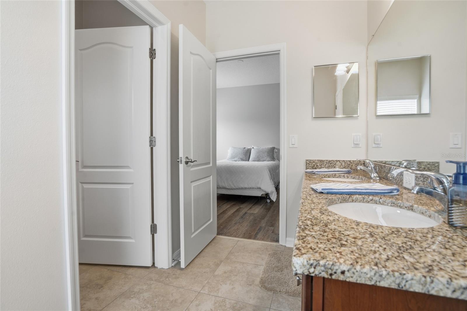 Listing photo id 34 for 4079 Windcrest Drive