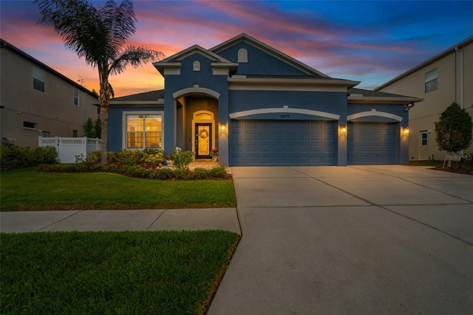 Listing photo id 3 for 4079 Windcrest Drive