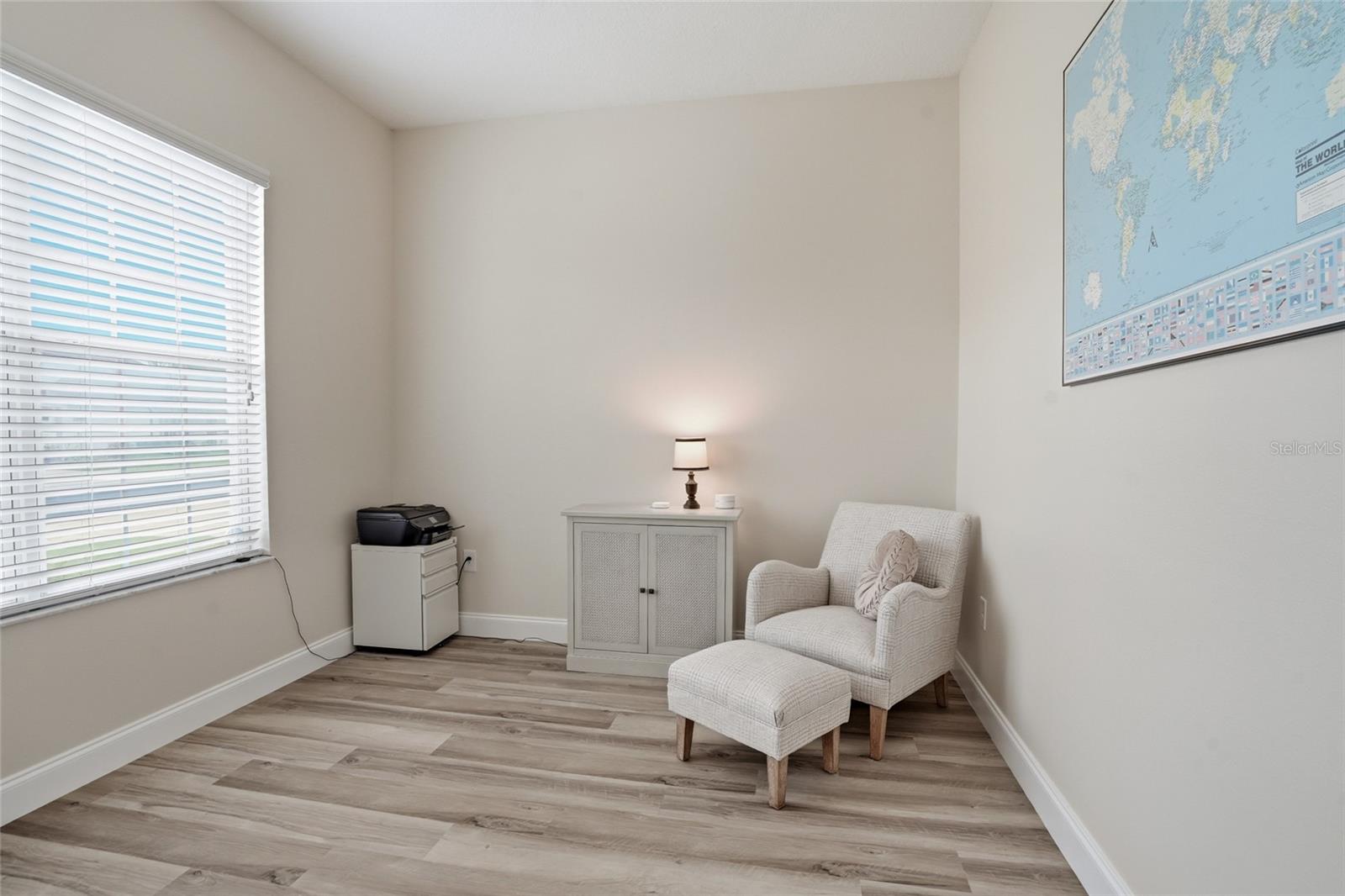 Listing photo id 5 for 4079 Windcrest Drive