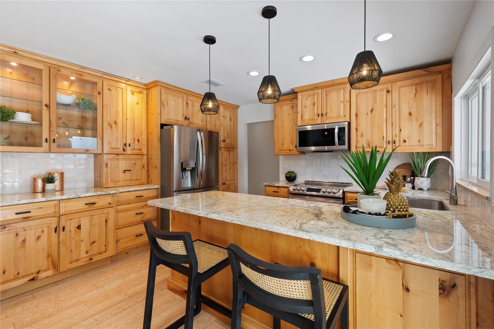 Listing photo id 8 for 5000 Lake Valencia Boulevard W