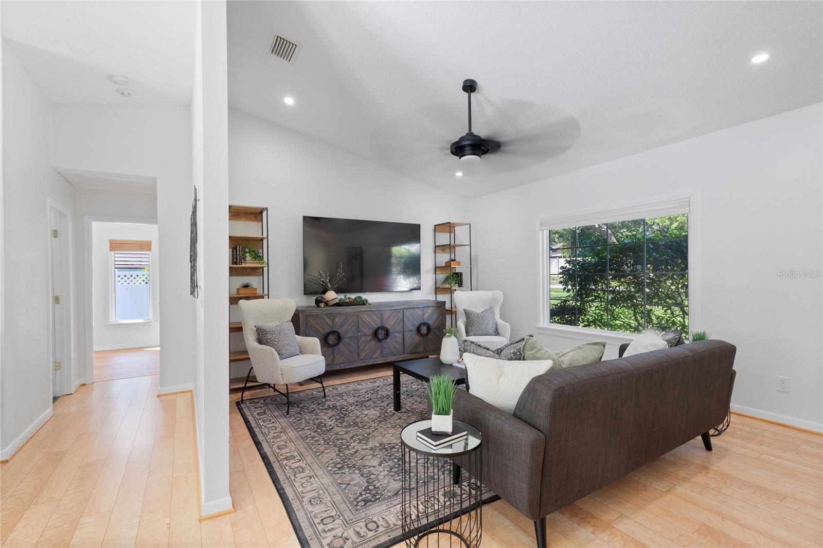 Listing photo id 11 for 5000 Lake Valencia Boulevard W