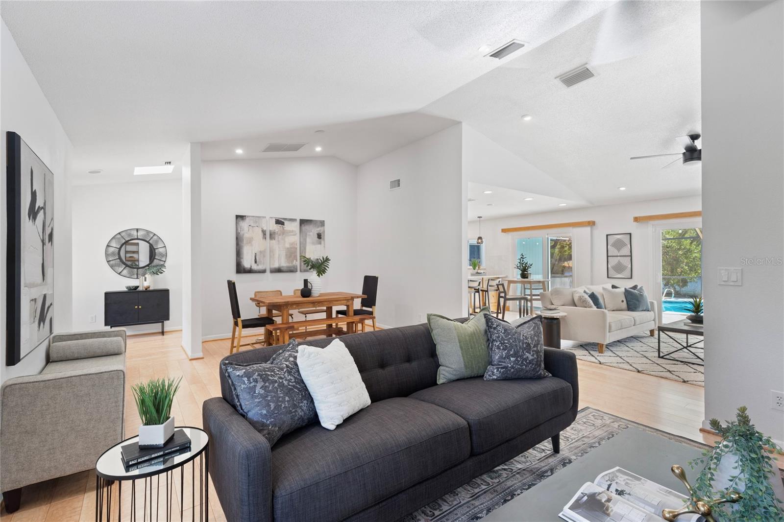 Listing photo id 12 for 5000 Lake Valencia Boulevard W