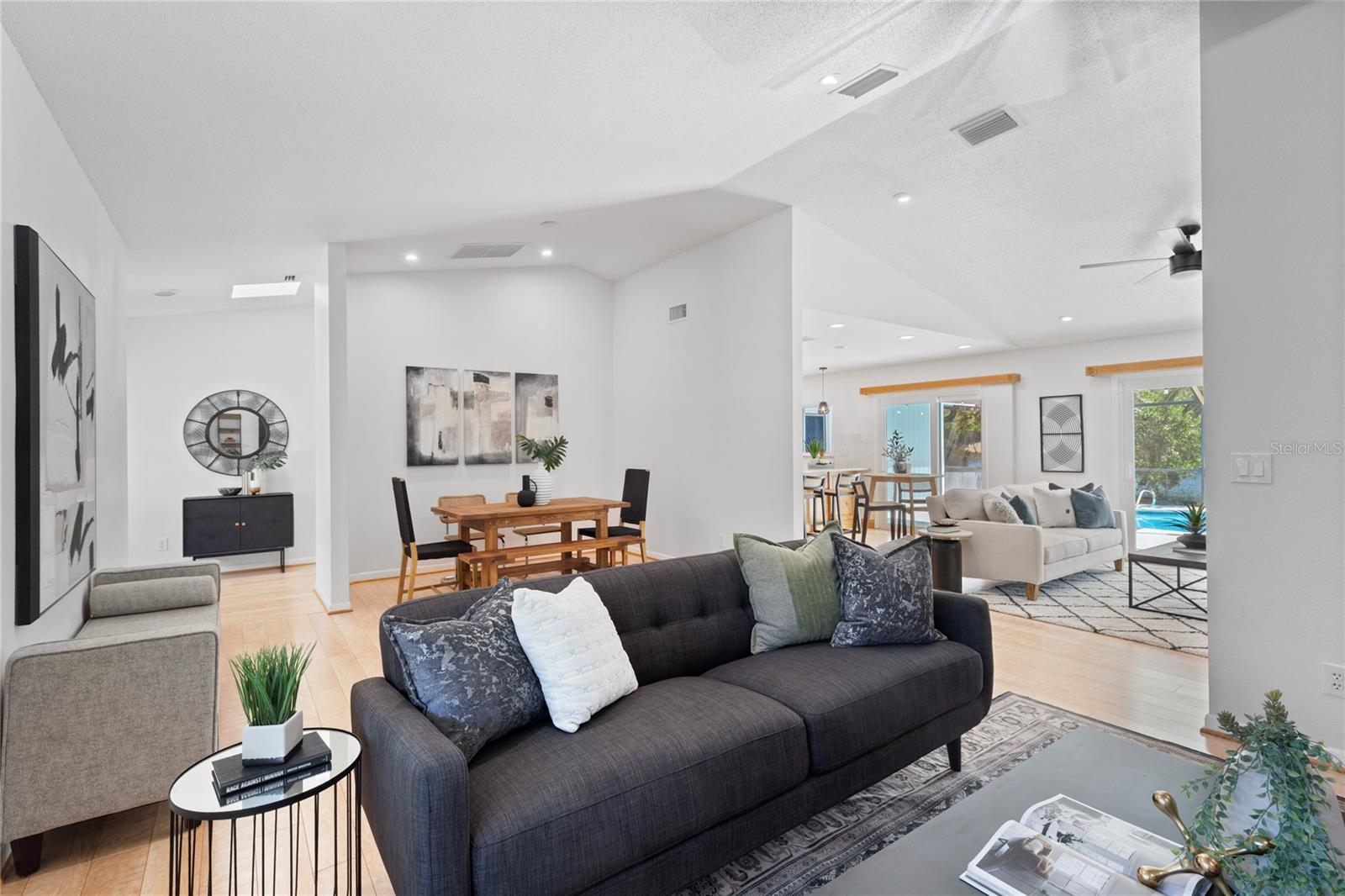 Listing photo id 13 for 5000 Lake Valencia Boulevard W