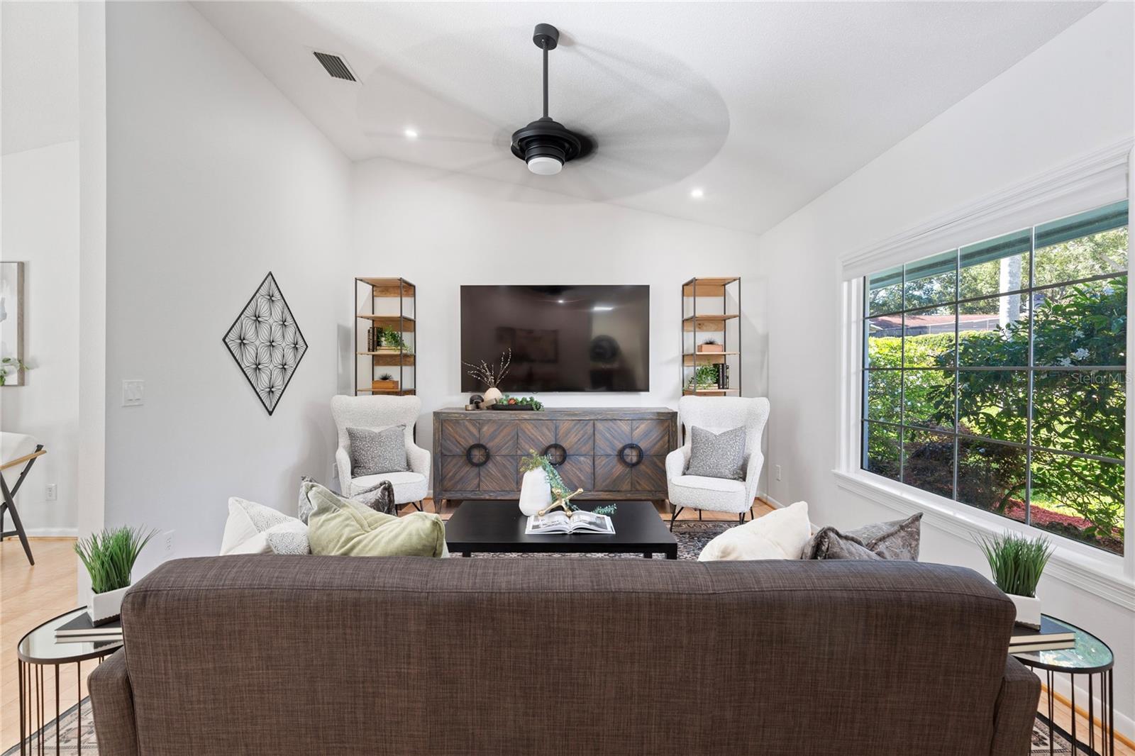 Listing photo id 15 for 5000 Lake Valencia Boulevard W