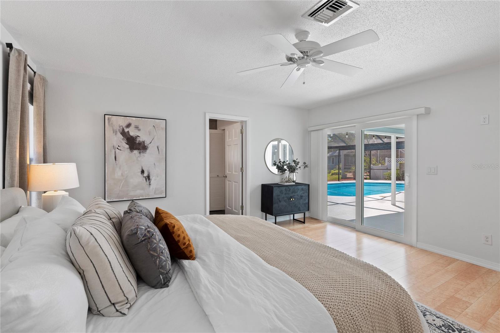 Listing photo id 17 for 5000 Lake Valencia Boulevard W