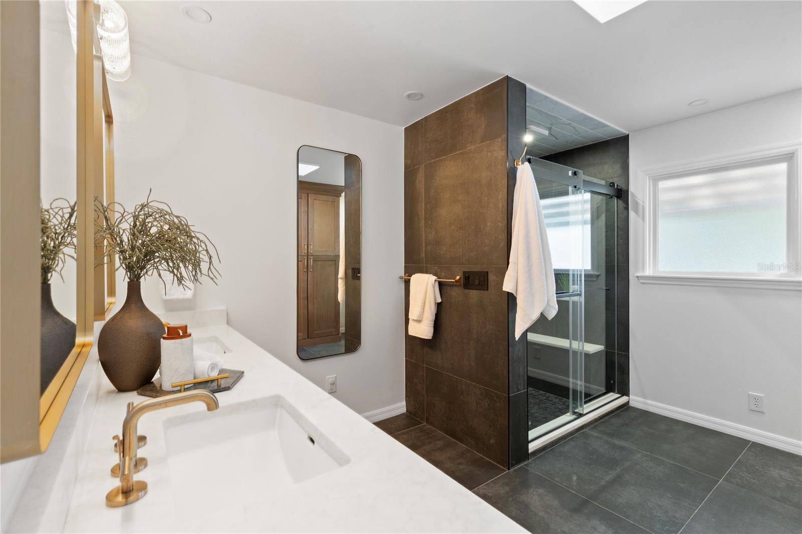 Listing photo id 19 for 5000 Lake Valencia Boulevard W