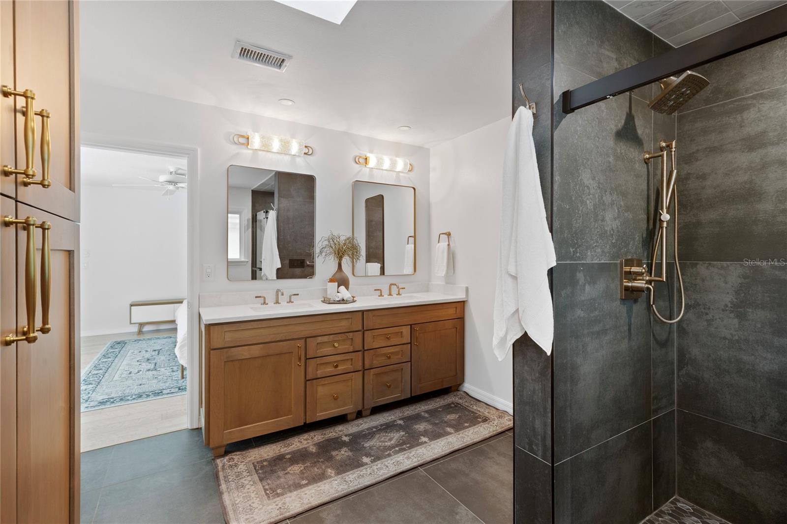 Listing photo id 21 for 5000 Lake Valencia Boulevard W