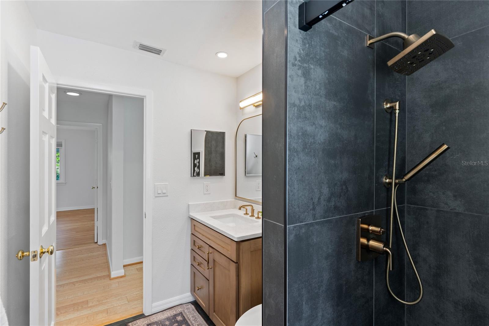 Listing photo id 27 for 5000 Lake Valencia Boulevard W