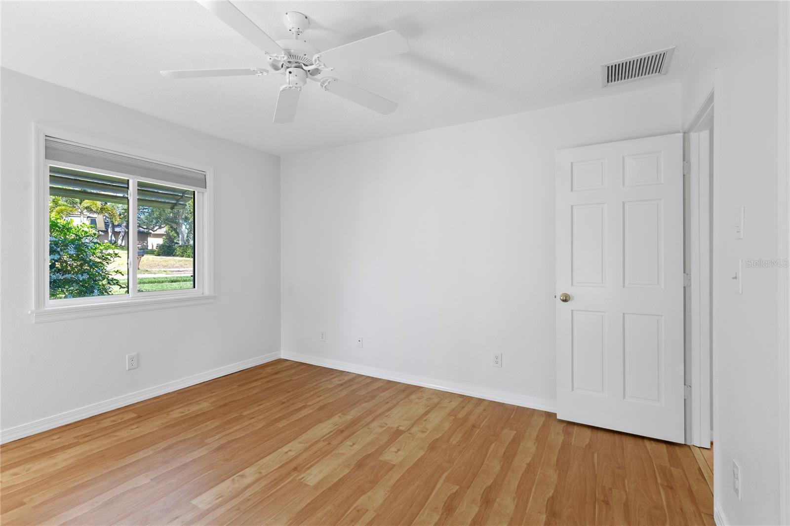 Listing photo id 30 for 5000 Lake Valencia Boulevard W
