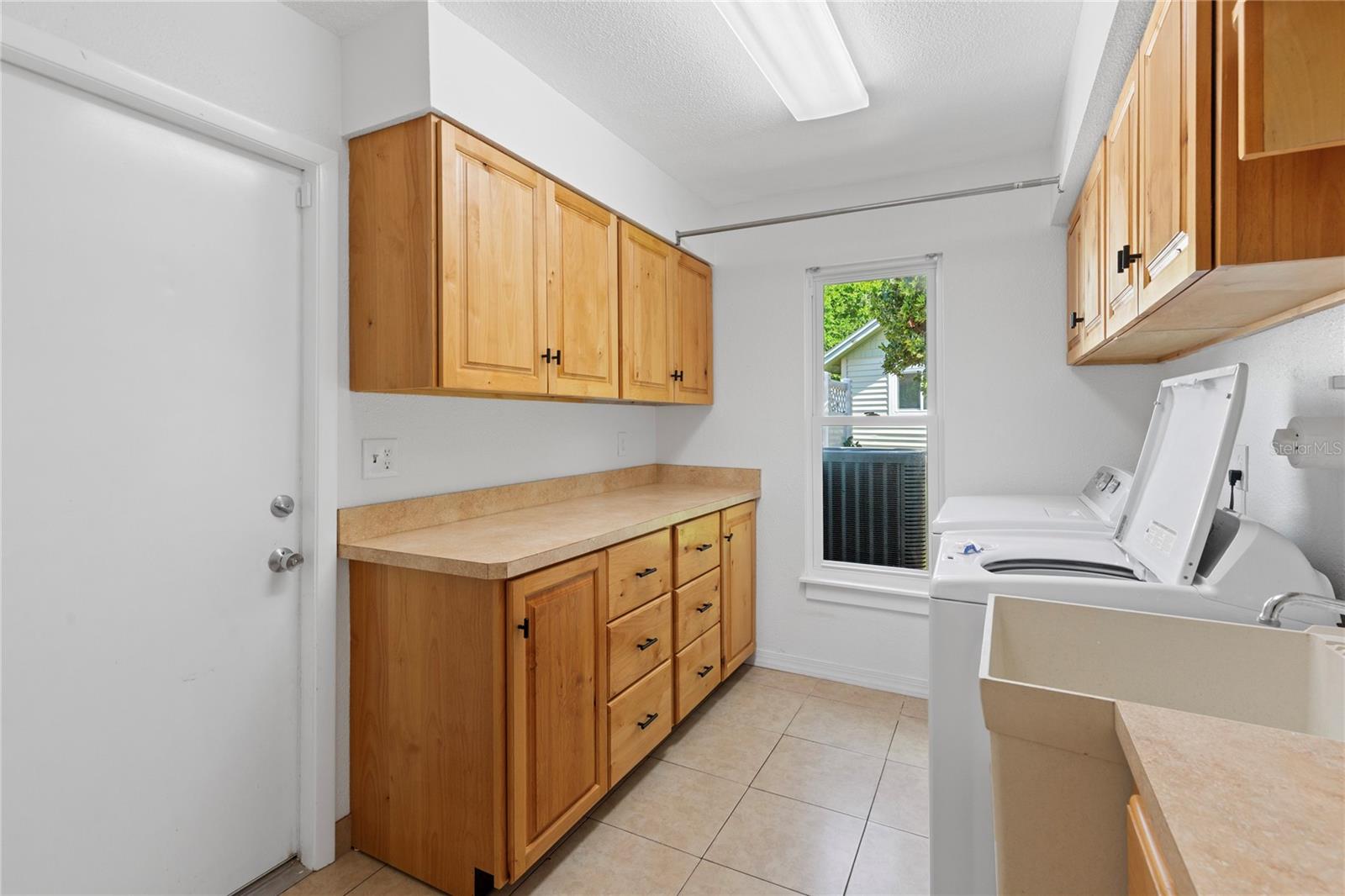 Listing photo id 31 for 5000 Lake Valencia Boulevard W