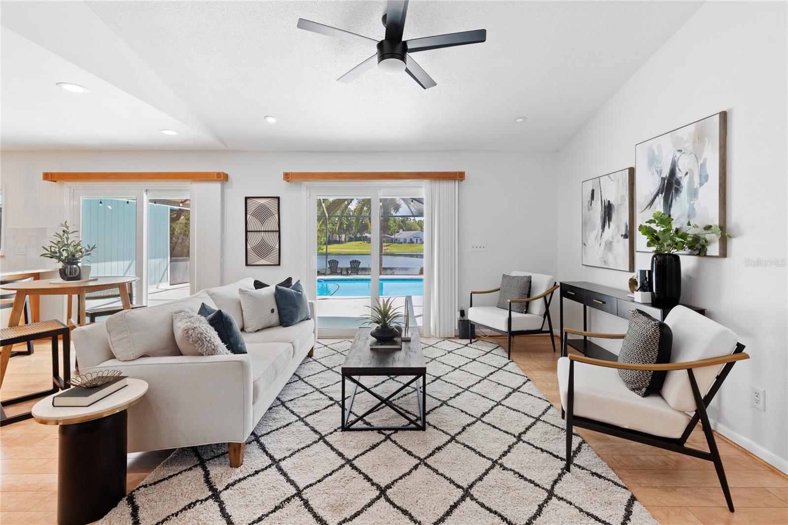 Listing photo id 2 for 5000 Lake Valencia Boulevard W