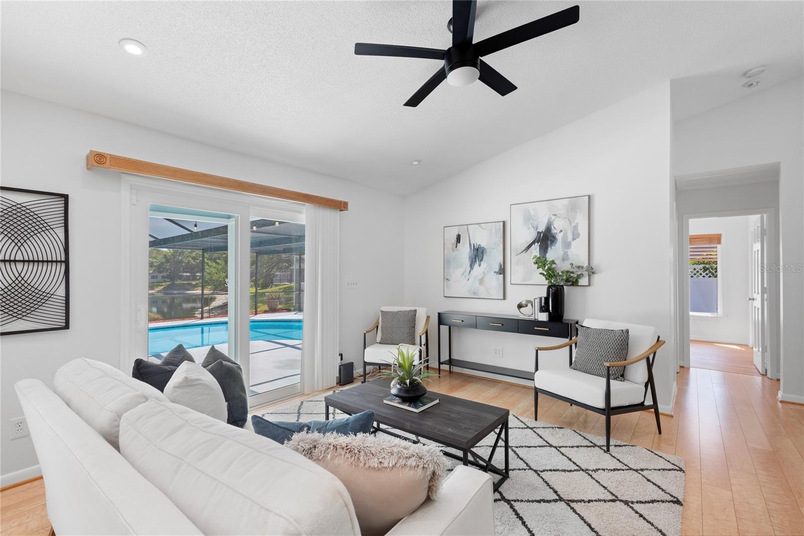 Listing photo id 3 for 5000 Lake Valencia Boulevard W