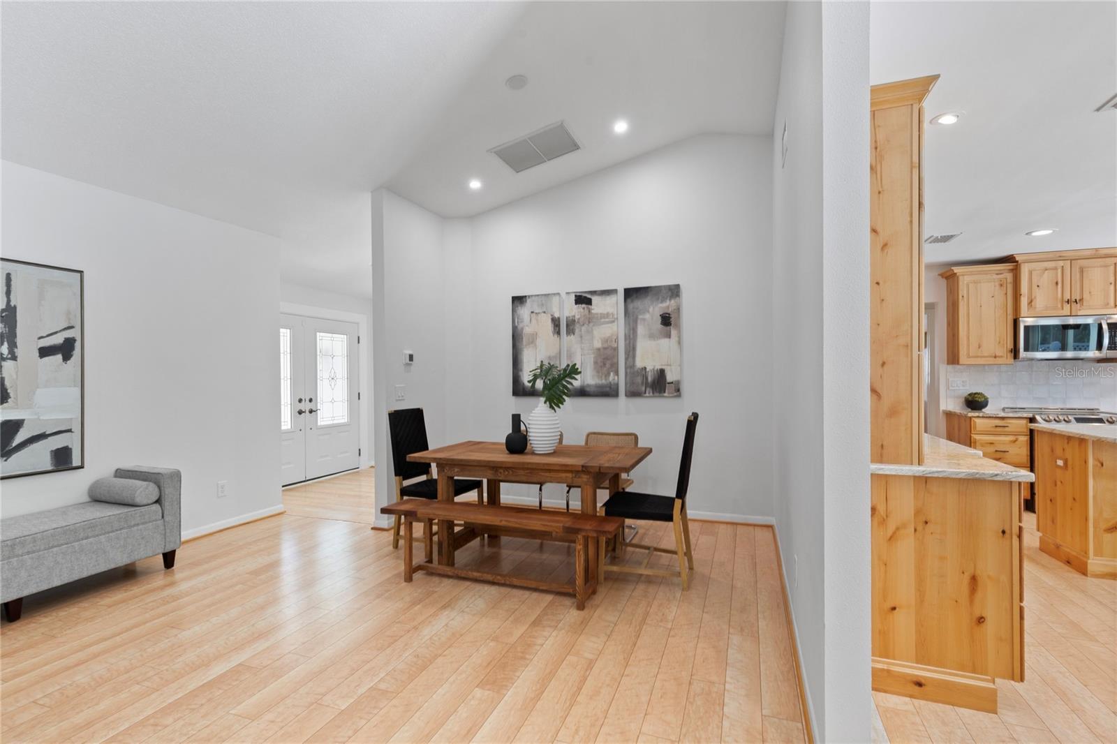 Listing photo id 4 for 5000 Lake Valencia Boulevard W
