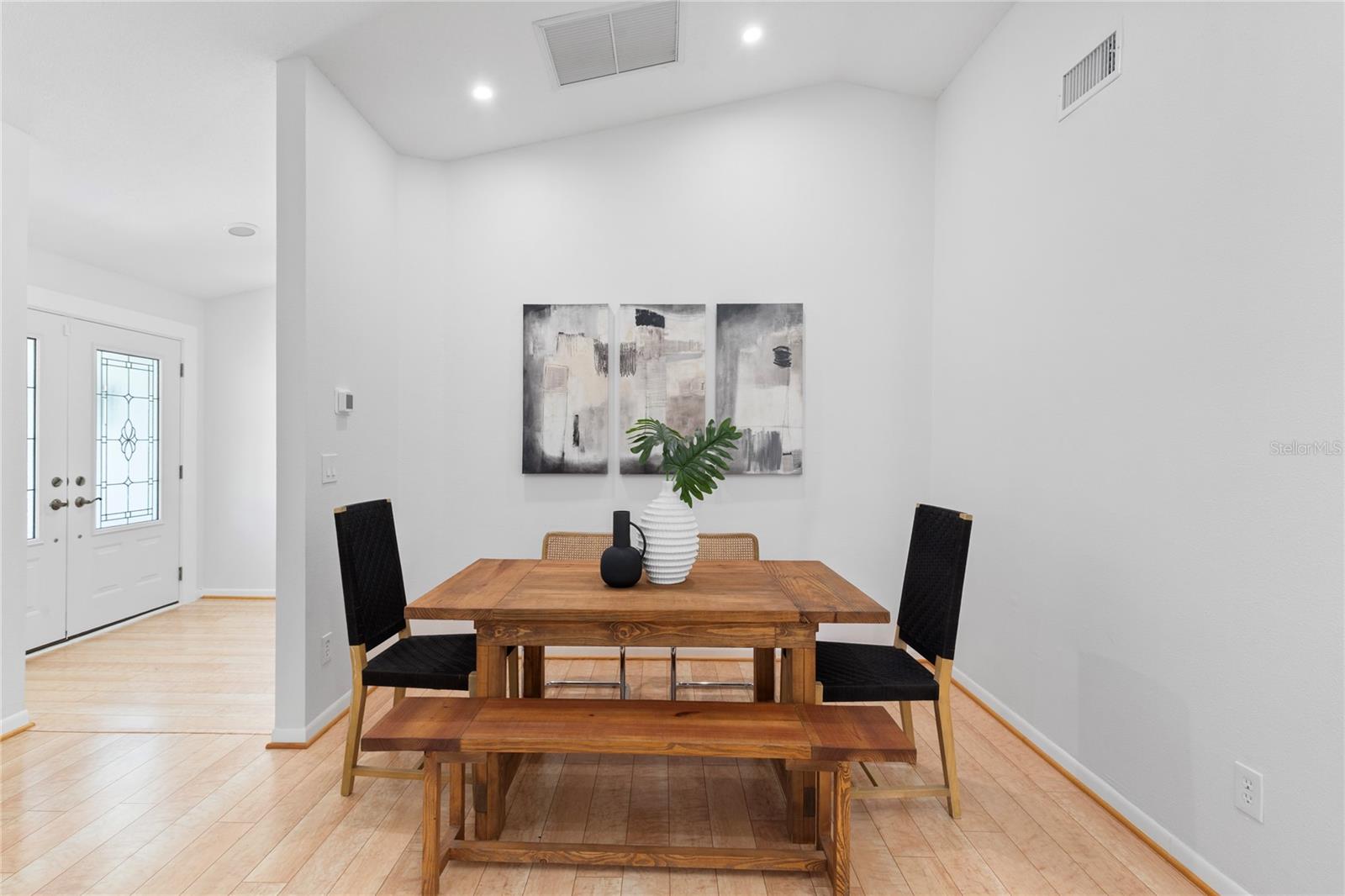 Listing photo id 5 for 5000 Lake Valencia Boulevard W