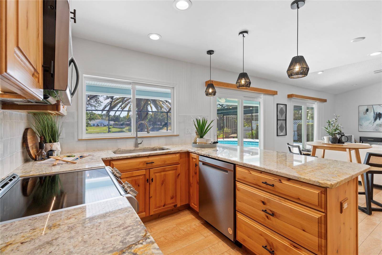 Listing photo id 6 for 5000 Lake Valencia Boulevard W